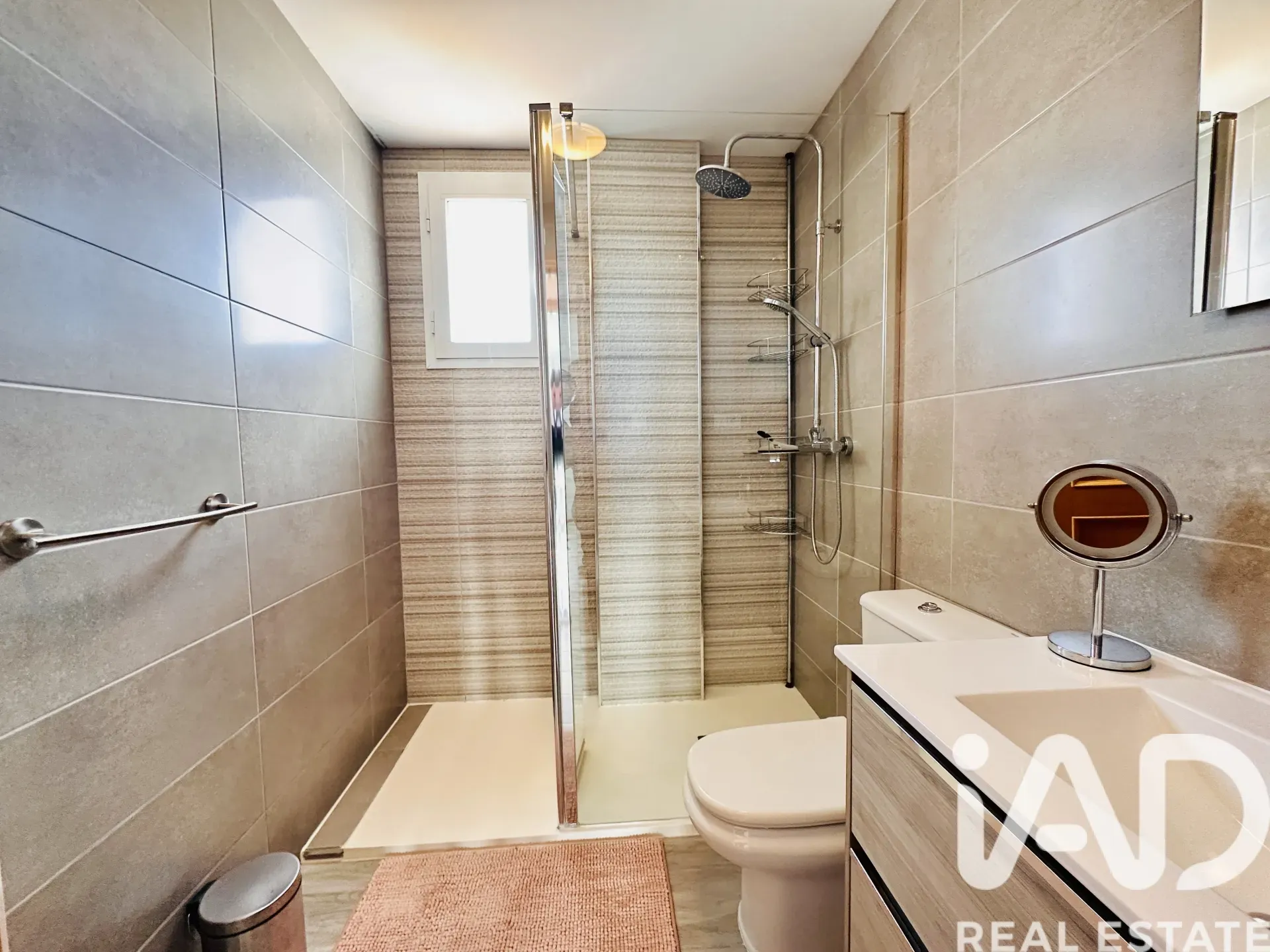 Contemporary 4-Bedroom House with Pool in Sunny Mutxamel, Spain - View image 18 of 31