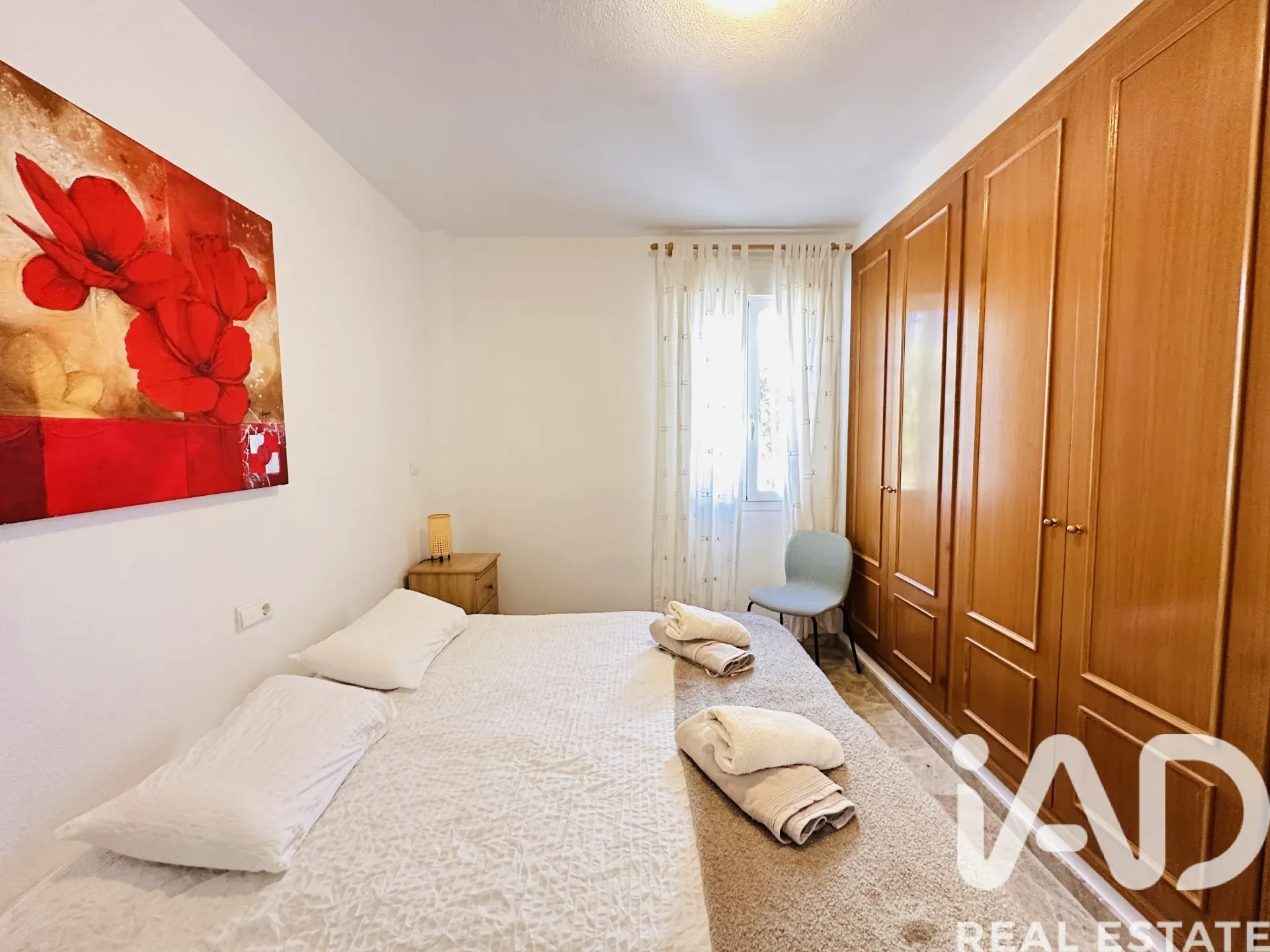 Contemporary 4-Bedroom House with Pool in Sunny Mutxamel, Spain - View image 23 of 31