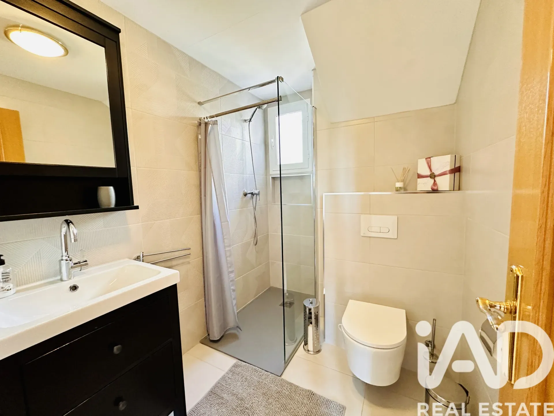 Contemporary 4-Bedroom House with Pool in Sunny Mutxamel, Spain - View image 27 of 31