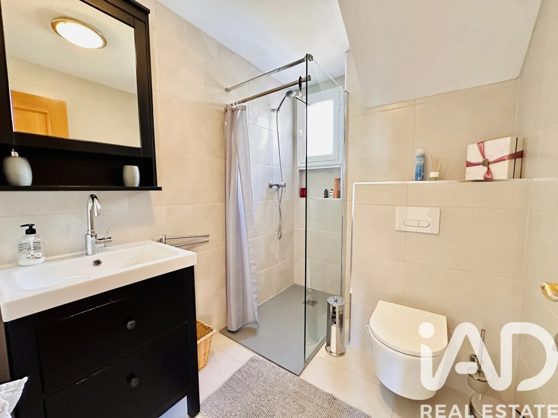 Contemporary 4-Bedroom House with Pool in Sunny Mutxamel, Spain - View image 29 of 31