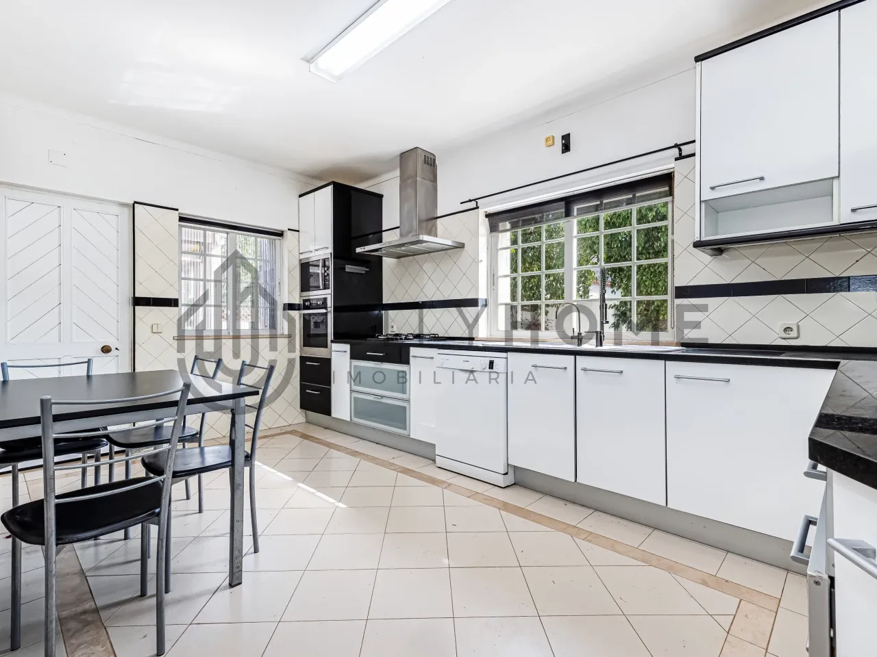 Contemporary 3-Bedroom House with Garden and Balcony in Tunes, Algarve - View image 8 of 25