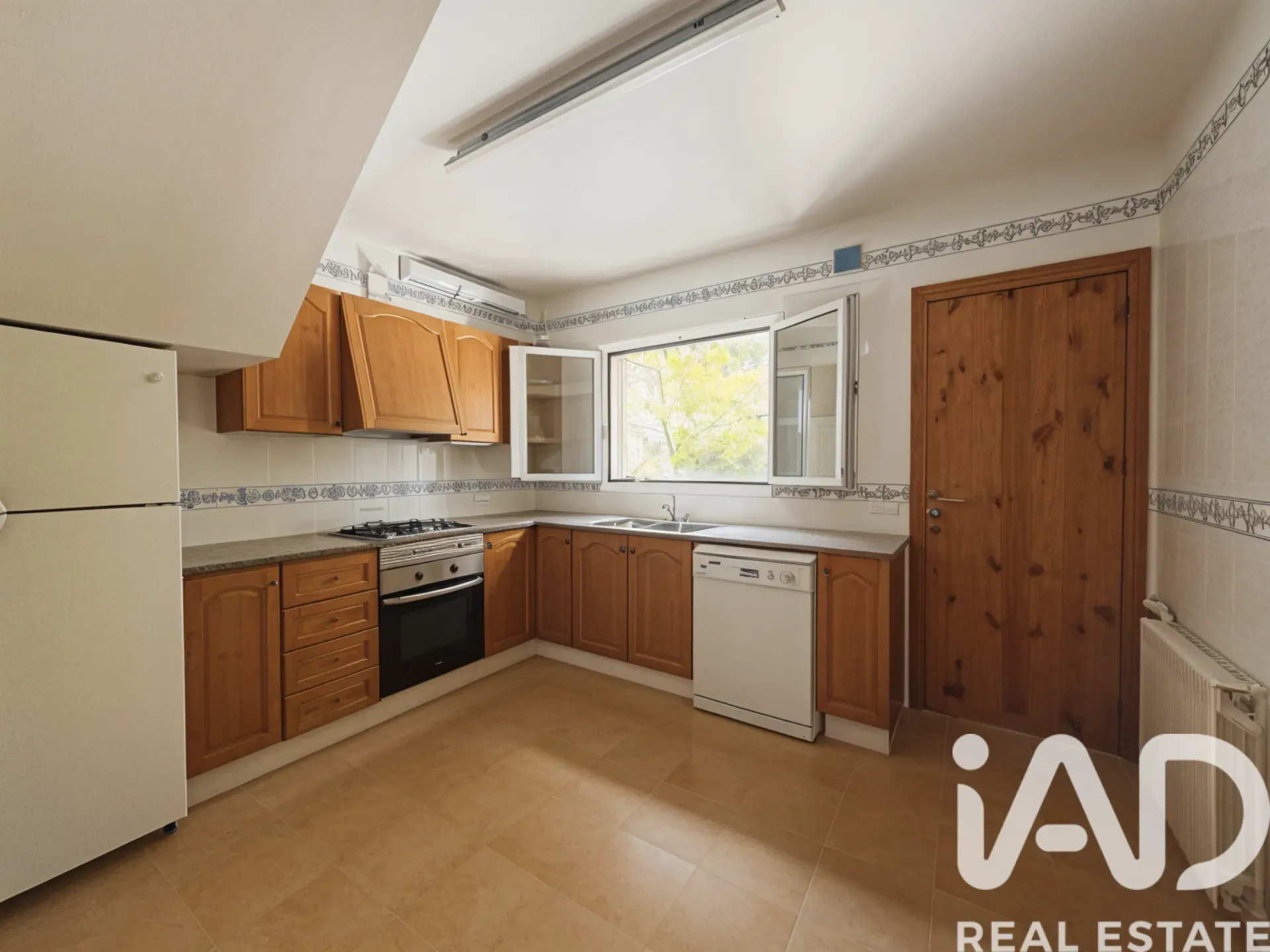 4-Bedroom Family Home with Garden and Pool in Arbúcies, Spain - View image 14 of 40