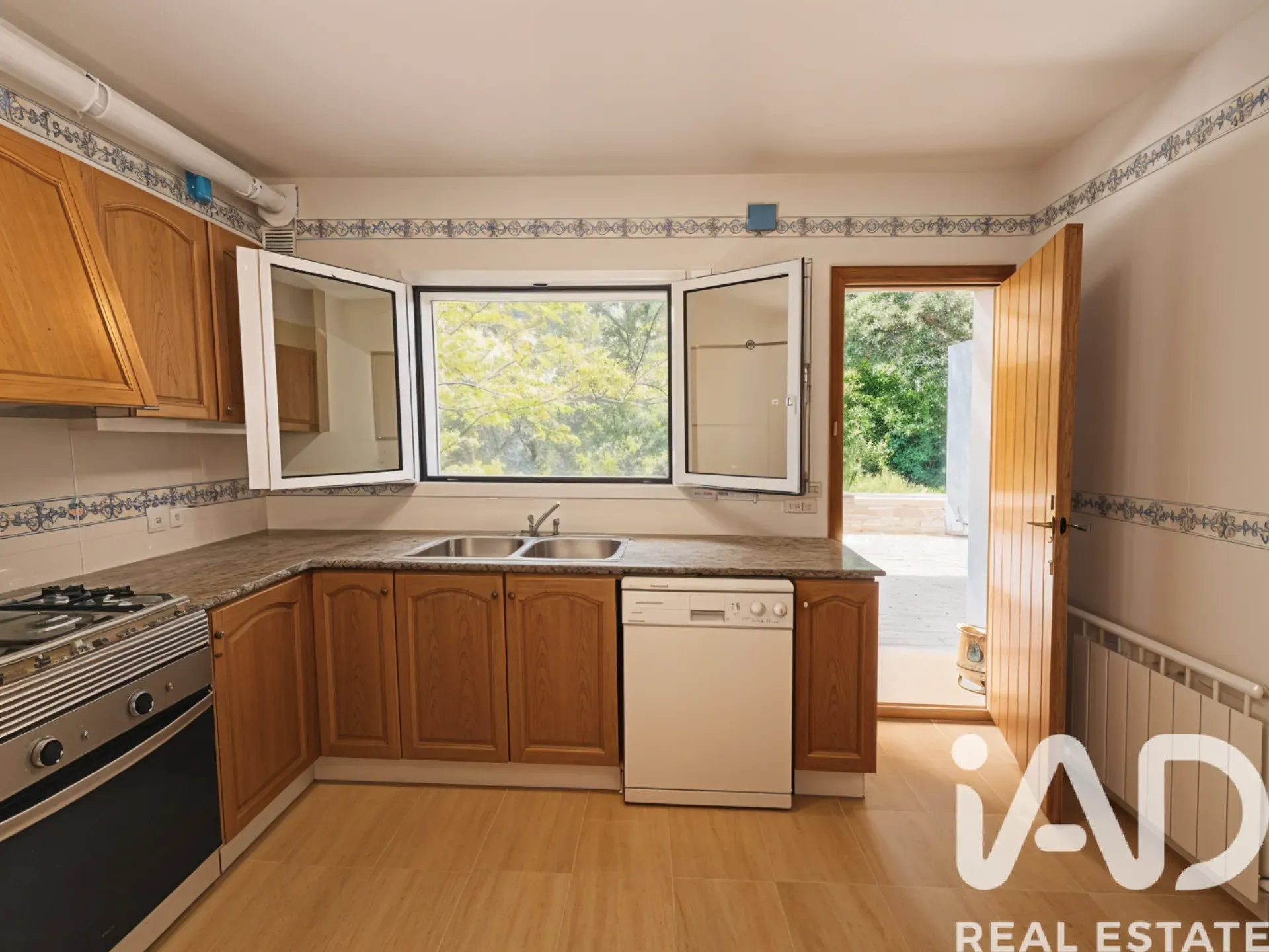 4-Bedroom Family Home with Garden and Pool in Arbúcies, Spain - View image 16 of 40