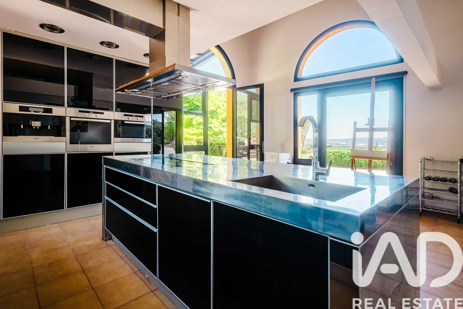 Spacious 1970s Home with Expansive Grounds and Pool in Castellví de la Marca - View image 16 of 39