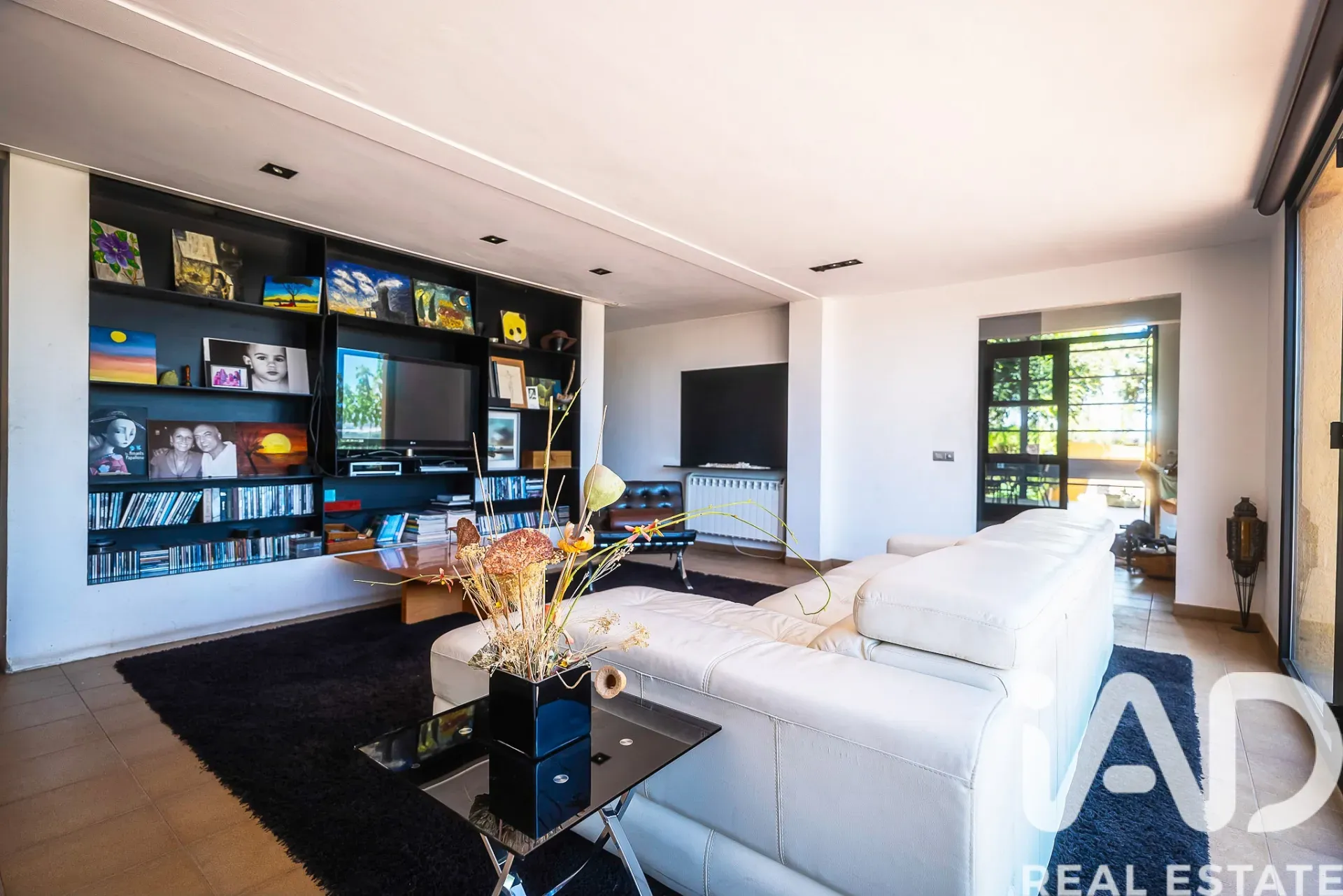 Spacious 1970s Home with Expansive Grounds and Pool in Castellví de la Marca - View image 18 of 39