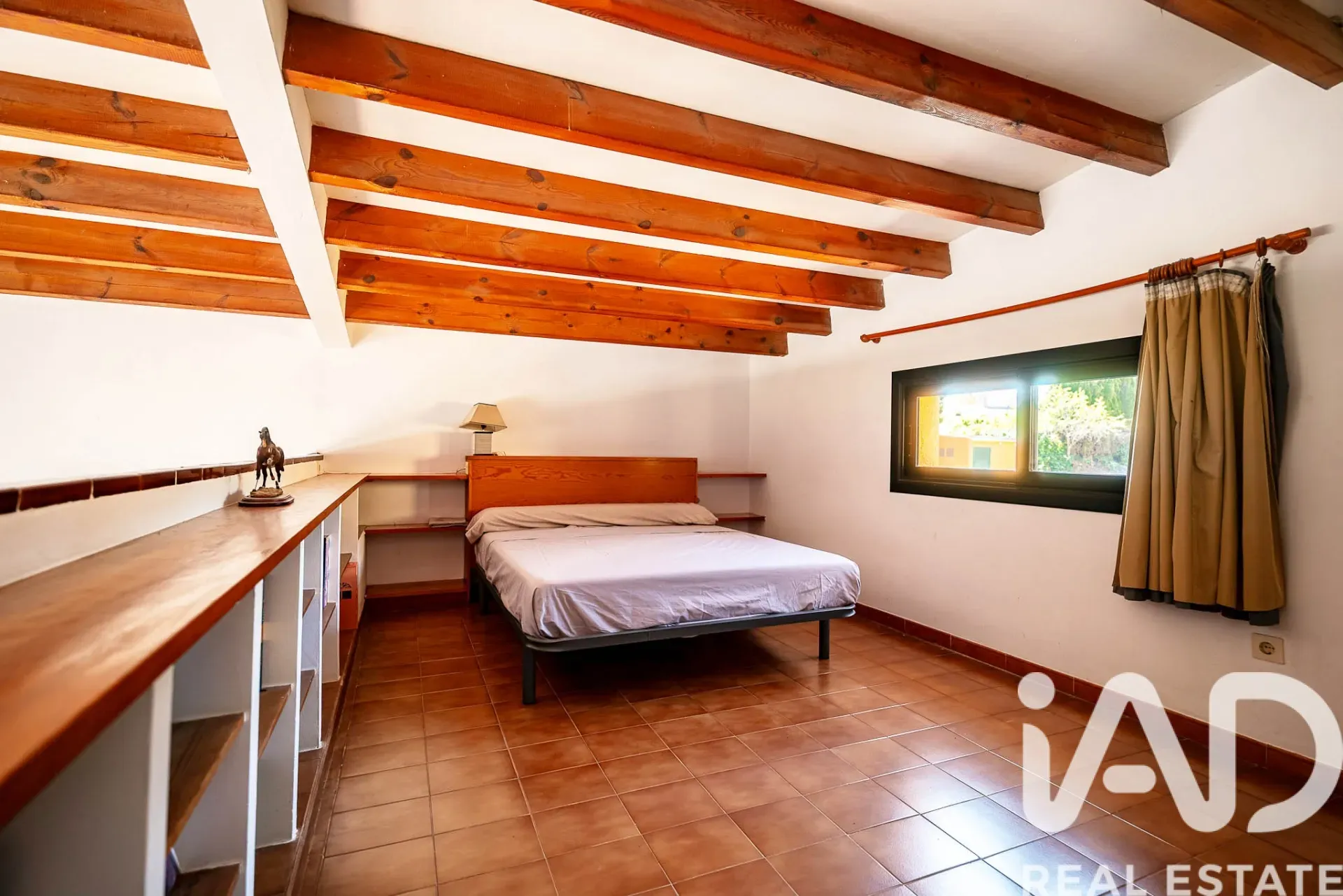 Spacious 1970s Home with Expansive Grounds and Pool in Castellví de la Marca - View image 25 of 39