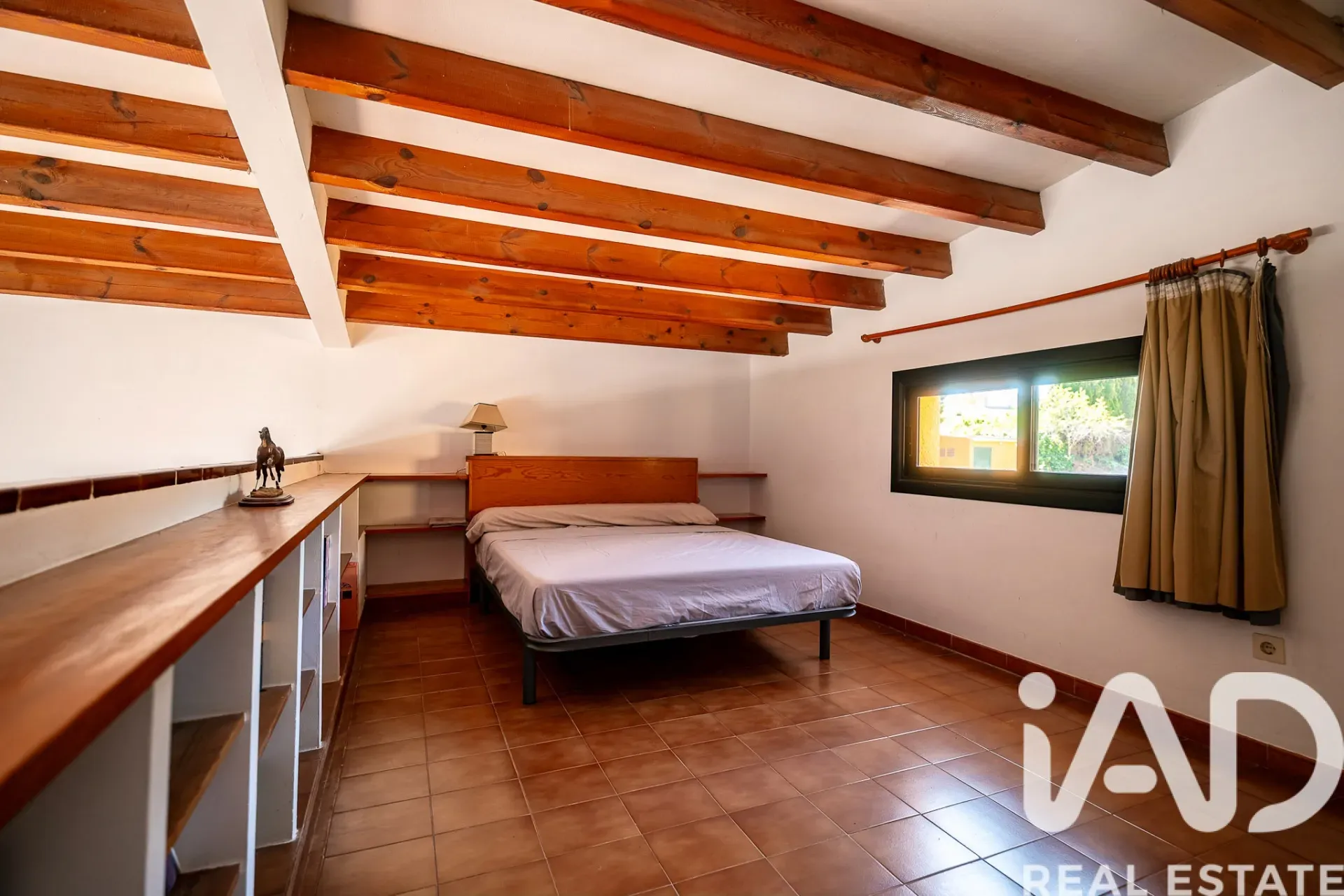 Spacious 1970s Home with Expansive Grounds and Pool in Castellví de la Marca - View image 31 of 39