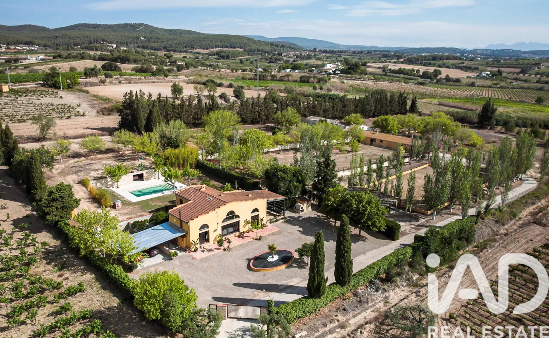 Spacious 1970s Home with Expansive Grounds and Pool in Castellví de la Marca - View image 35 of 39