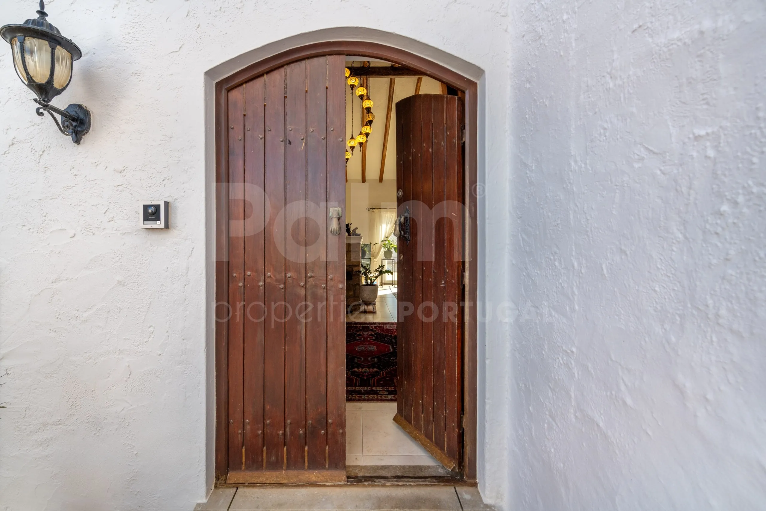 Lagoa Villa with Pool and Garden: Spacious 6-Bedroom Coastal Retreat - Image 5