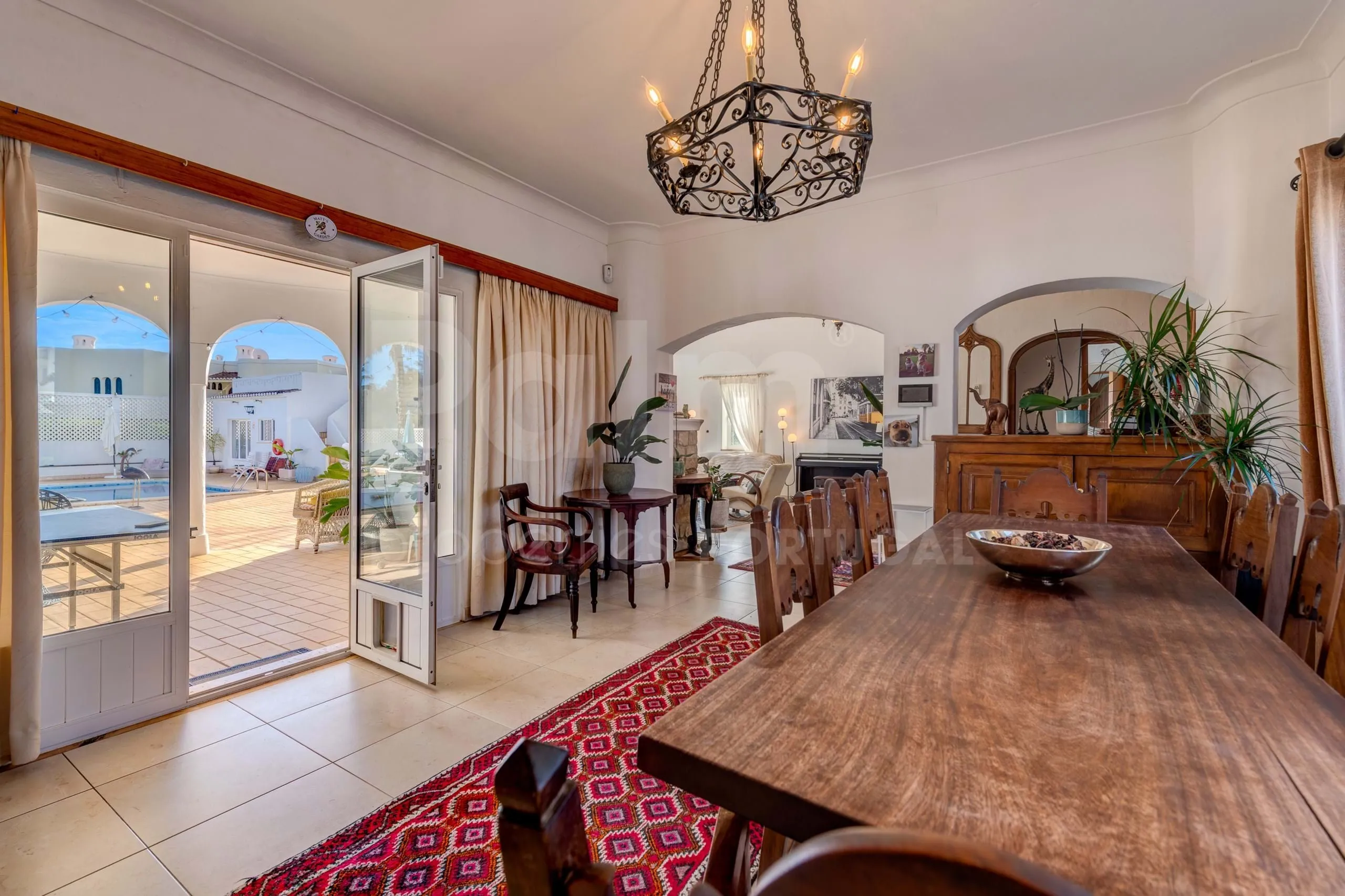 Lagoa Villa with Pool and Garden: Spacious 6-Bedroom Coastal Retreat - View image 10 of 70