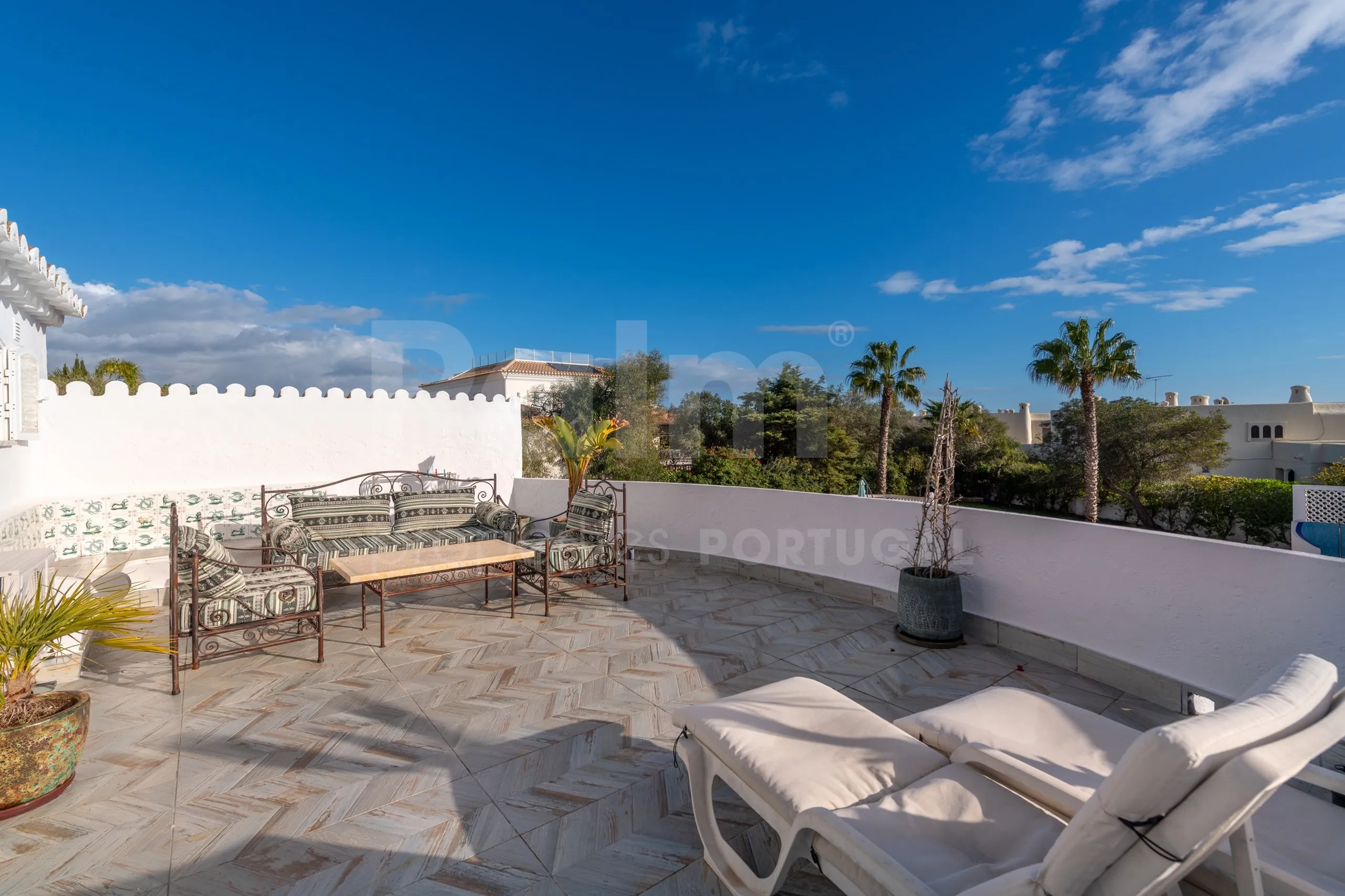 Lagoa Villa with Pool and Garden: Spacious 6-Bedroom Coastal Retreat - View image 11 of 70