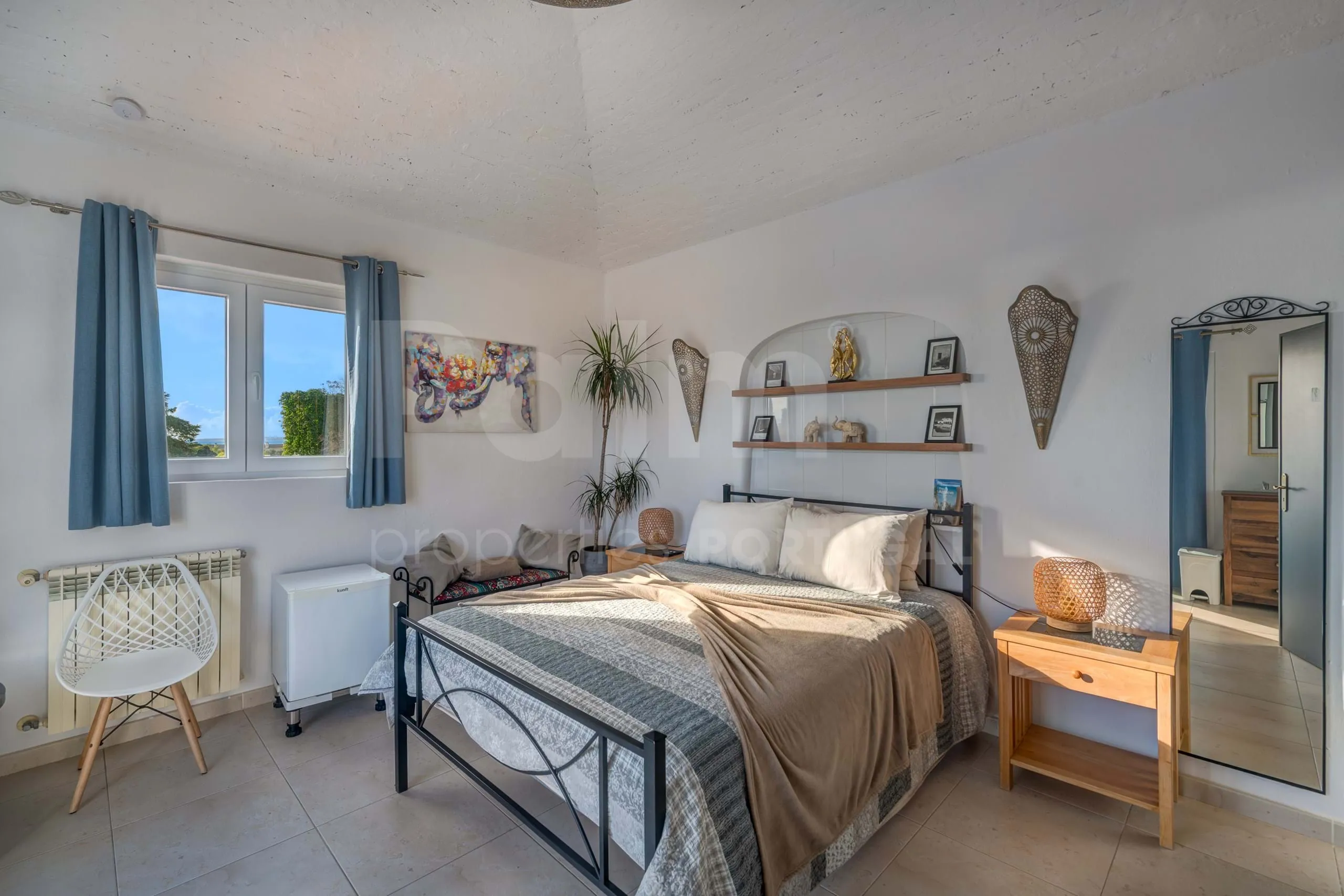 Lagoa Villa with Pool and Garden: Spacious 6-Bedroom Coastal Retreat - View image 14 of 70