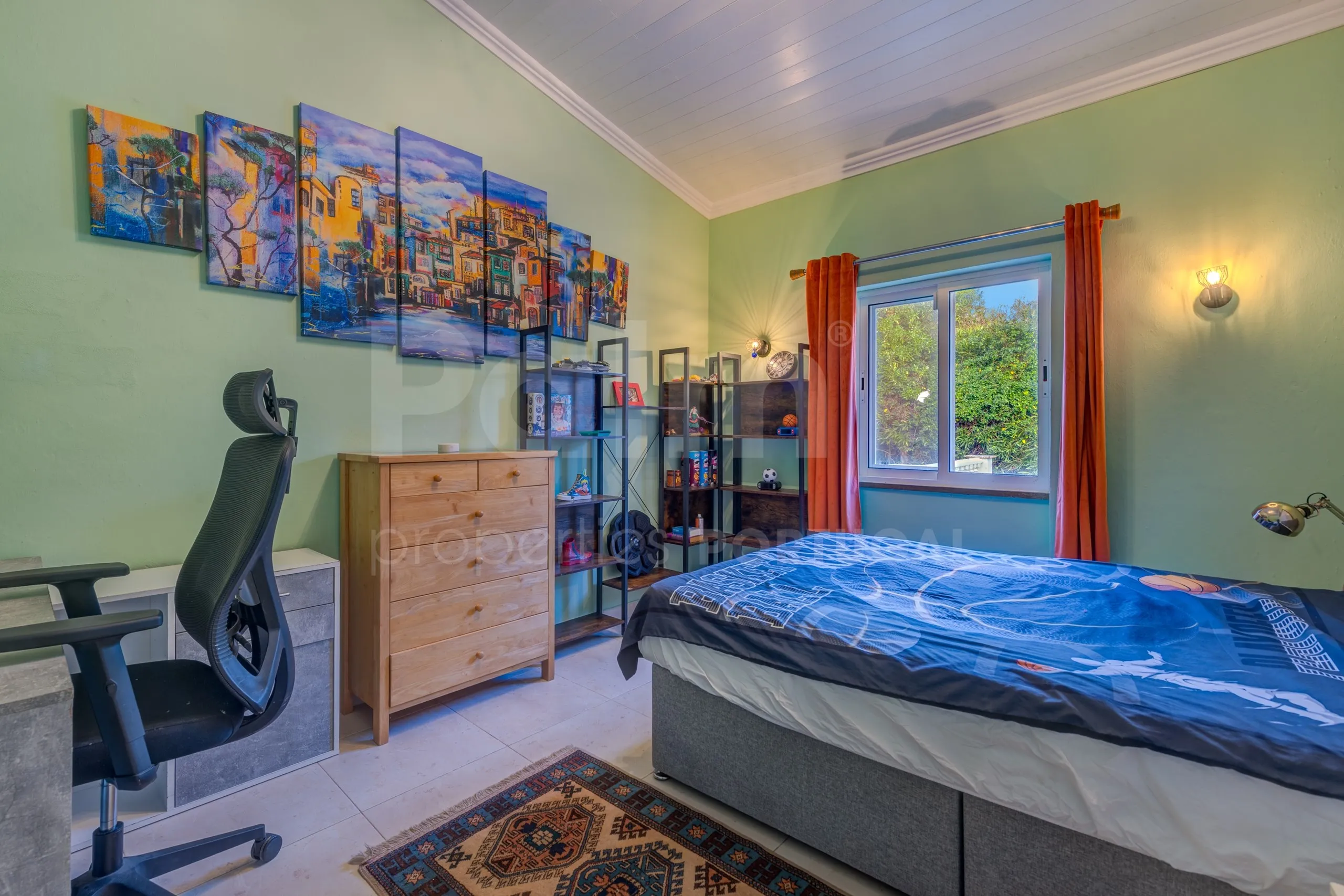 Lagoa Villa with Pool and Garden: Spacious 6-Bedroom Coastal Retreat - View image 17 of 70