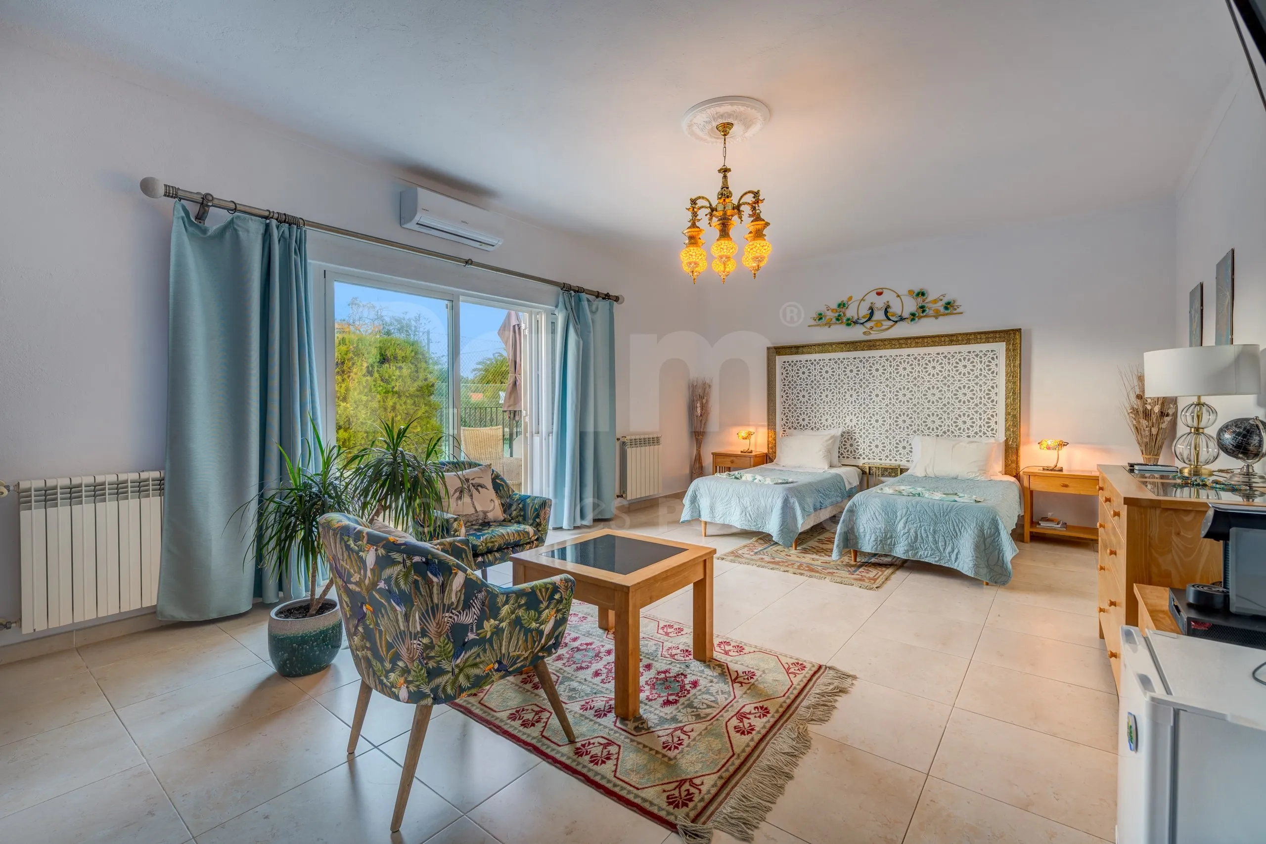 Lagoa Villa with Pool and Garden: Spacious 6-Bedroom Coastal Retreat - View image 23 of 70