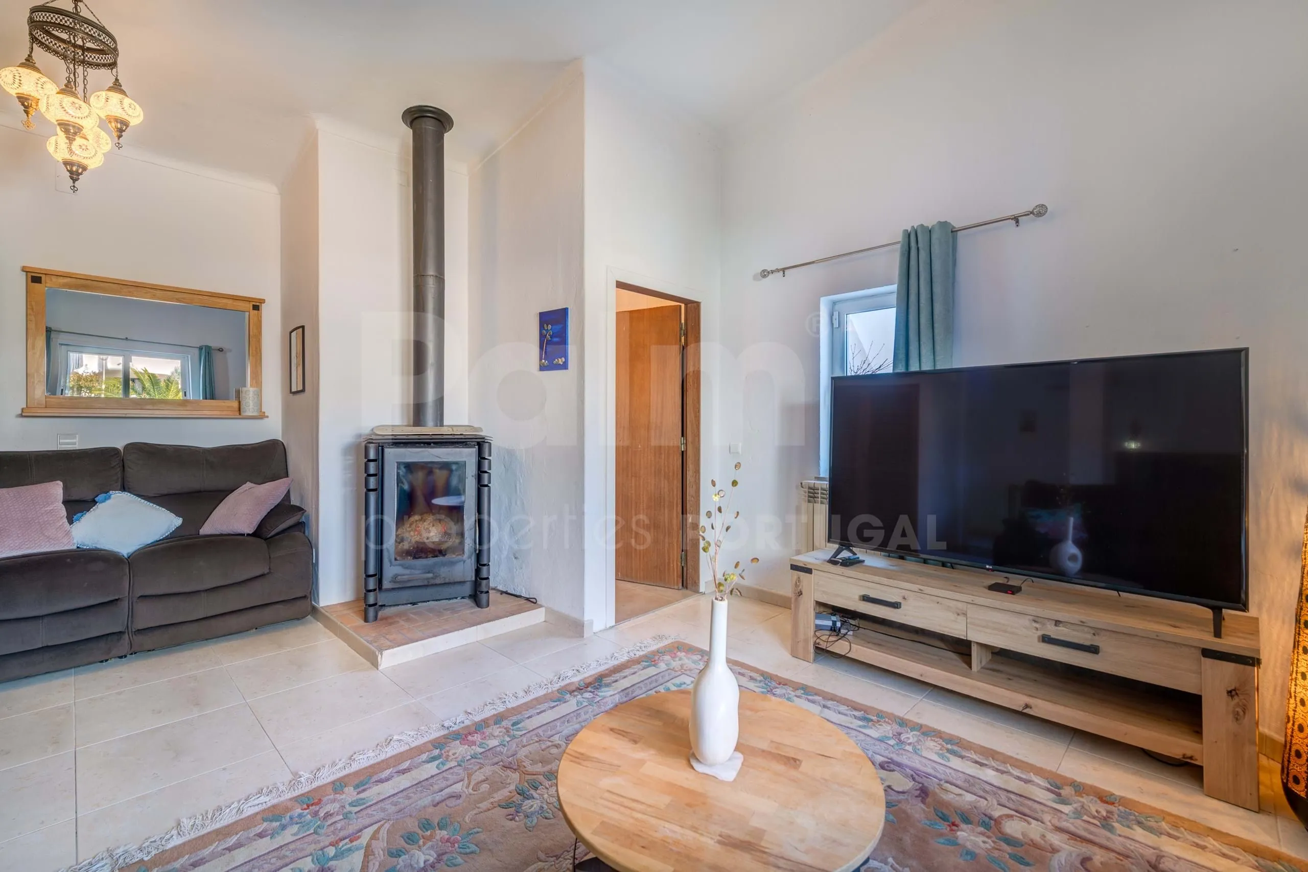 Lagoa Villa with Pool and Garden: Spacious 6-Bedroom Coastal Retreat - View image 27 of 70