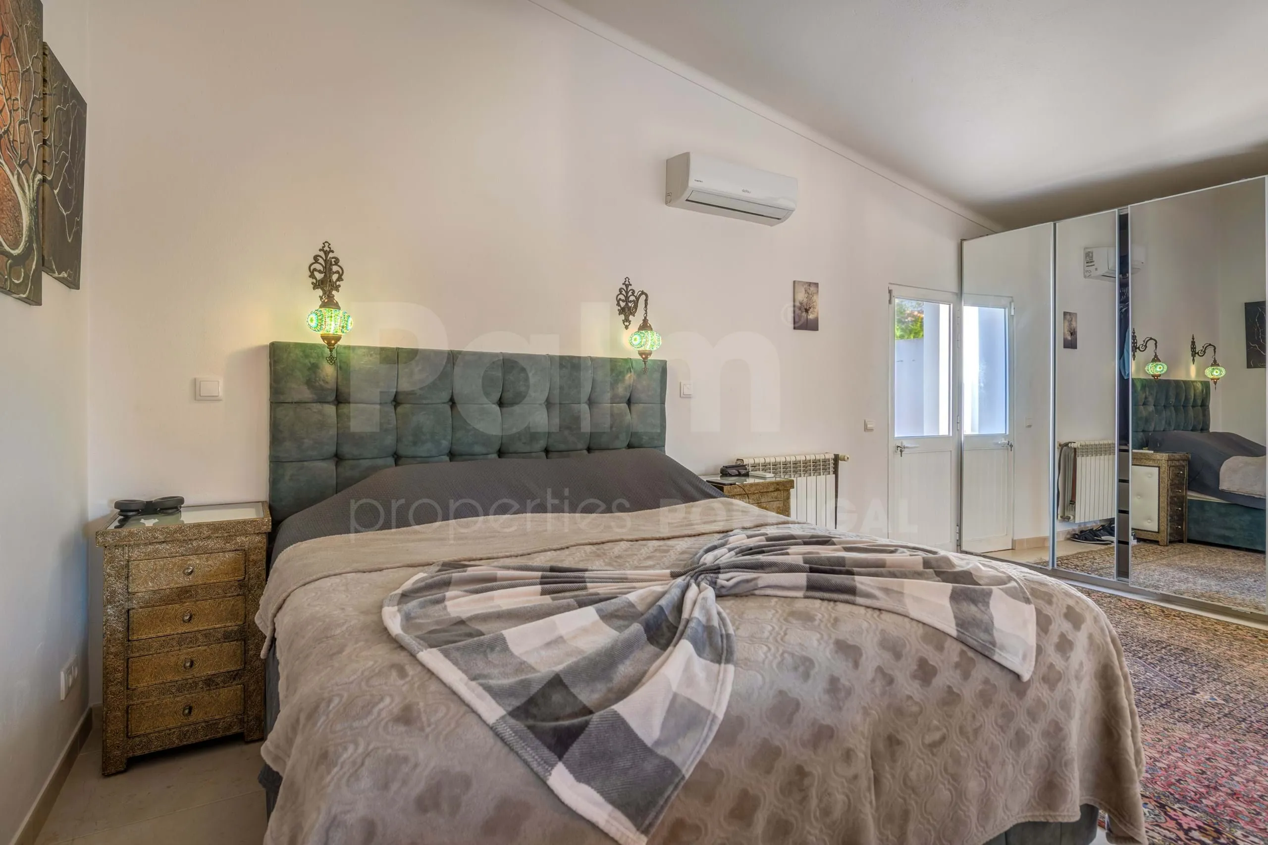 Lagoa Villa with Pool and Garden: Spacious 6-Bedroom Coastal Retreat - View image 30 of 70