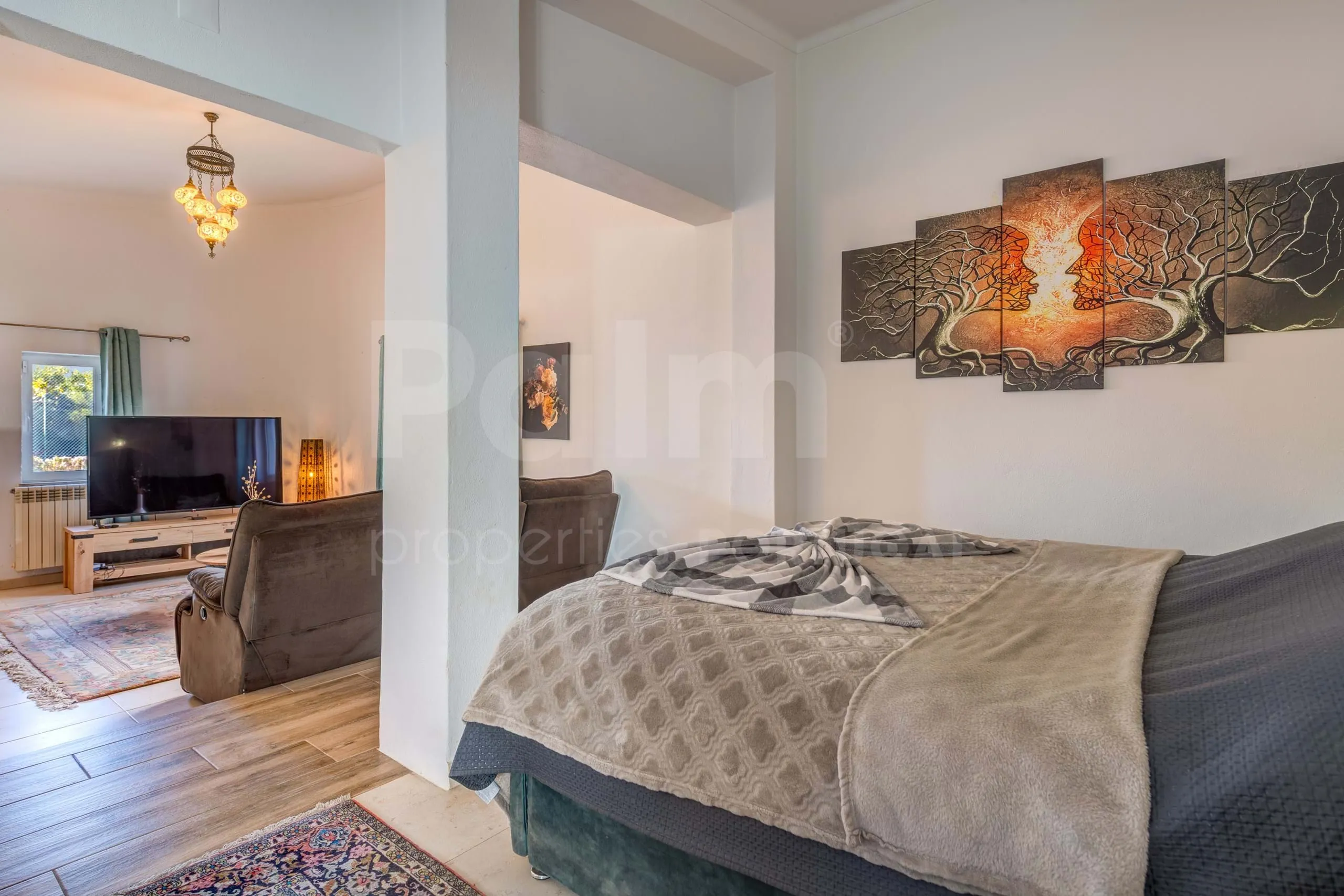 Lagoa Villa with Pool and Garden: Spacious 6-Bedroom Coastal Retreat - View image 31 of 70