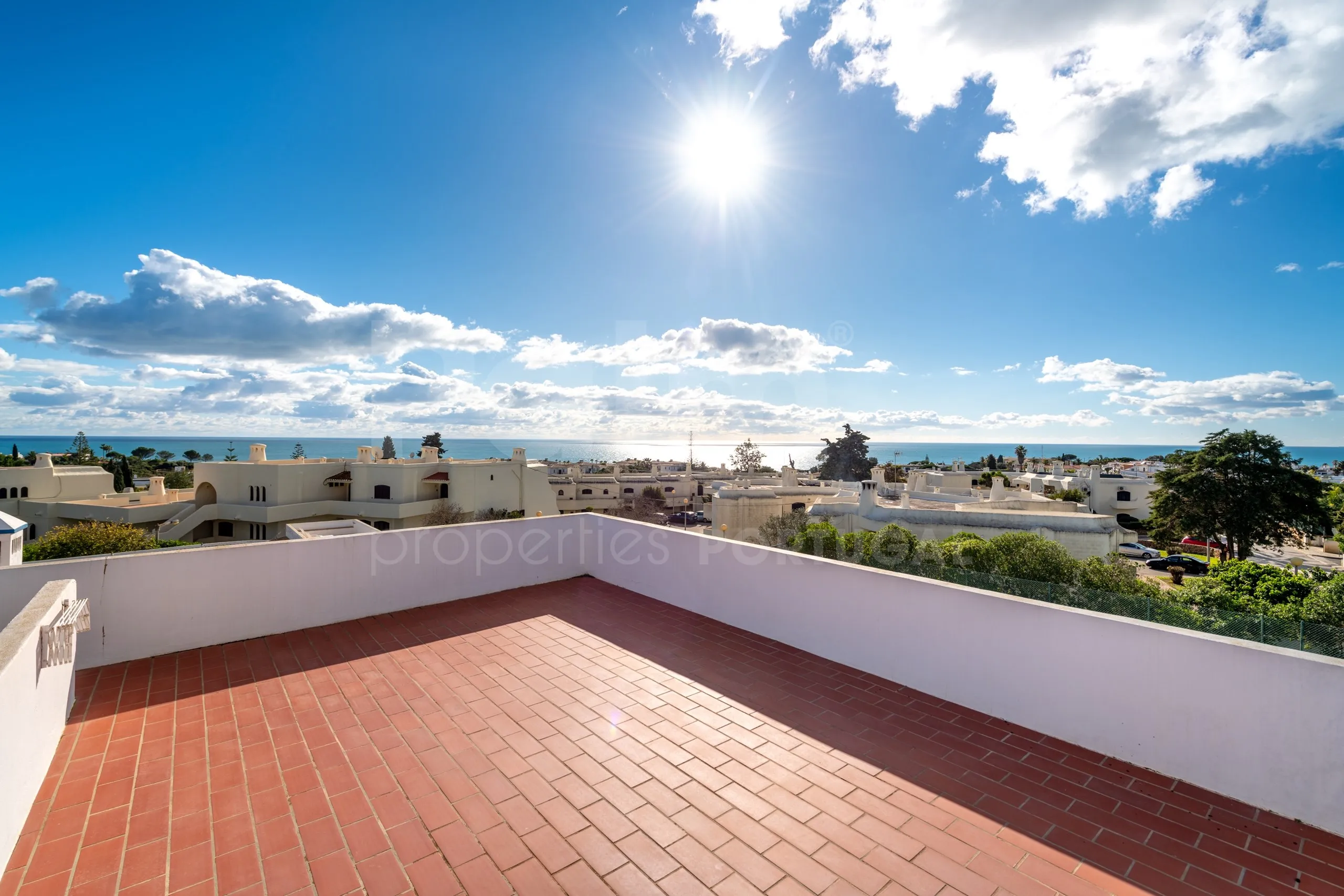 Lagoa Villa with Pool and Garden: Spacious 6-Bedroom Coastal Retreat - View image 34 of 70