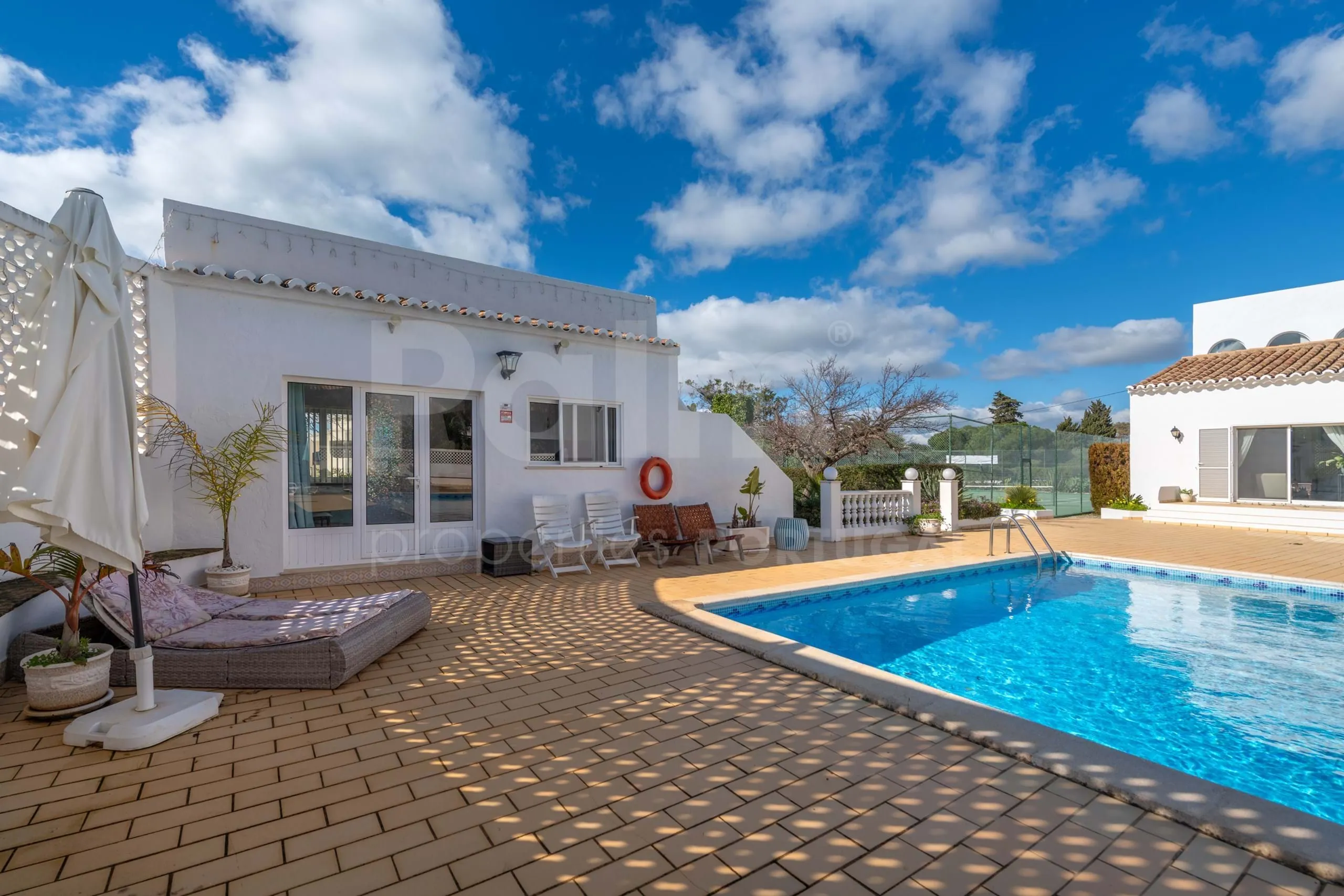 Lagoa Villa with Pool and Garden: Spacious 6-Bedroom Coastal Retreat - View image 35 of 70