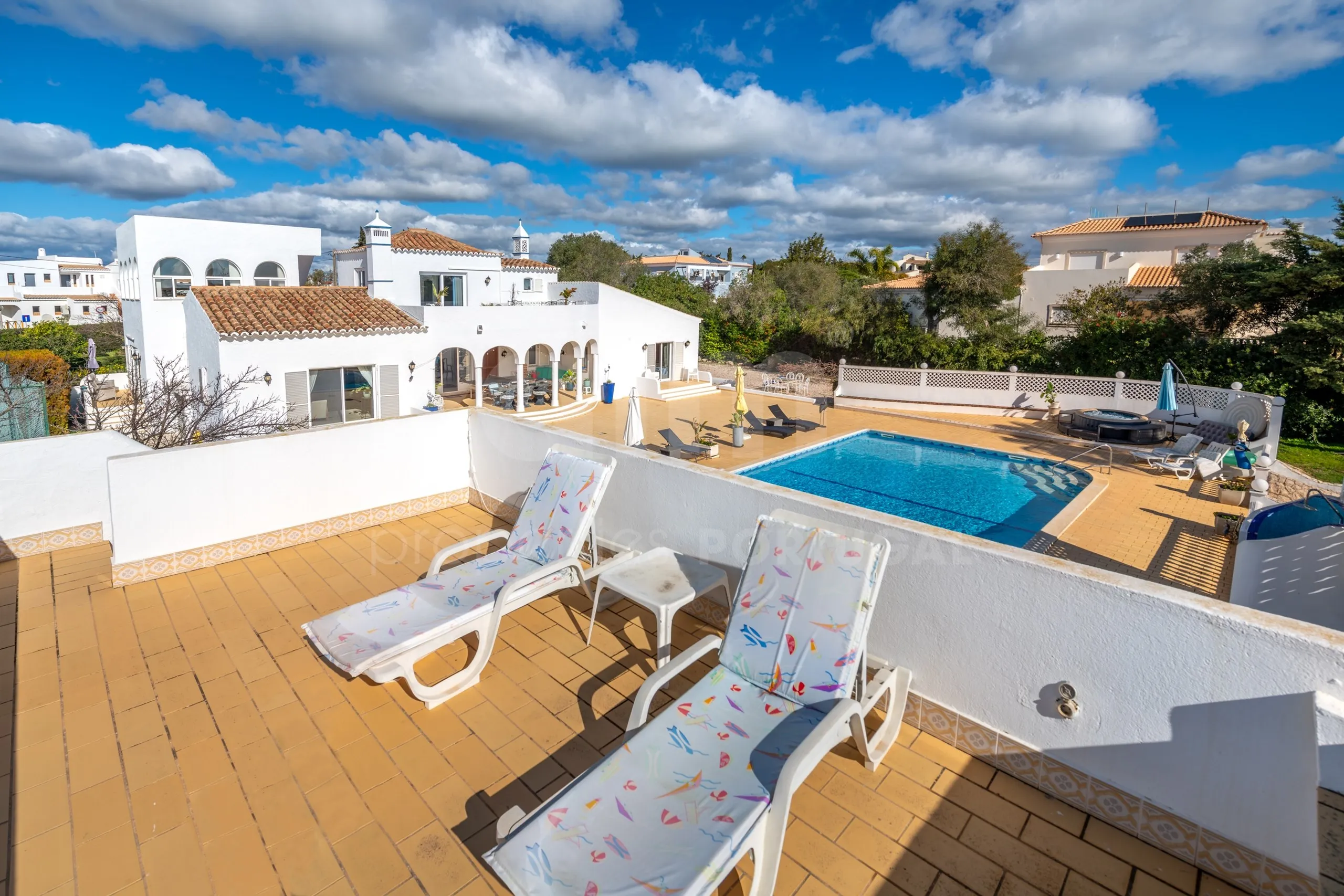 Lagoa Villa with Pool and Garden: Spacious 6-Bedroom Coastal Retreat - View image 38 of 70