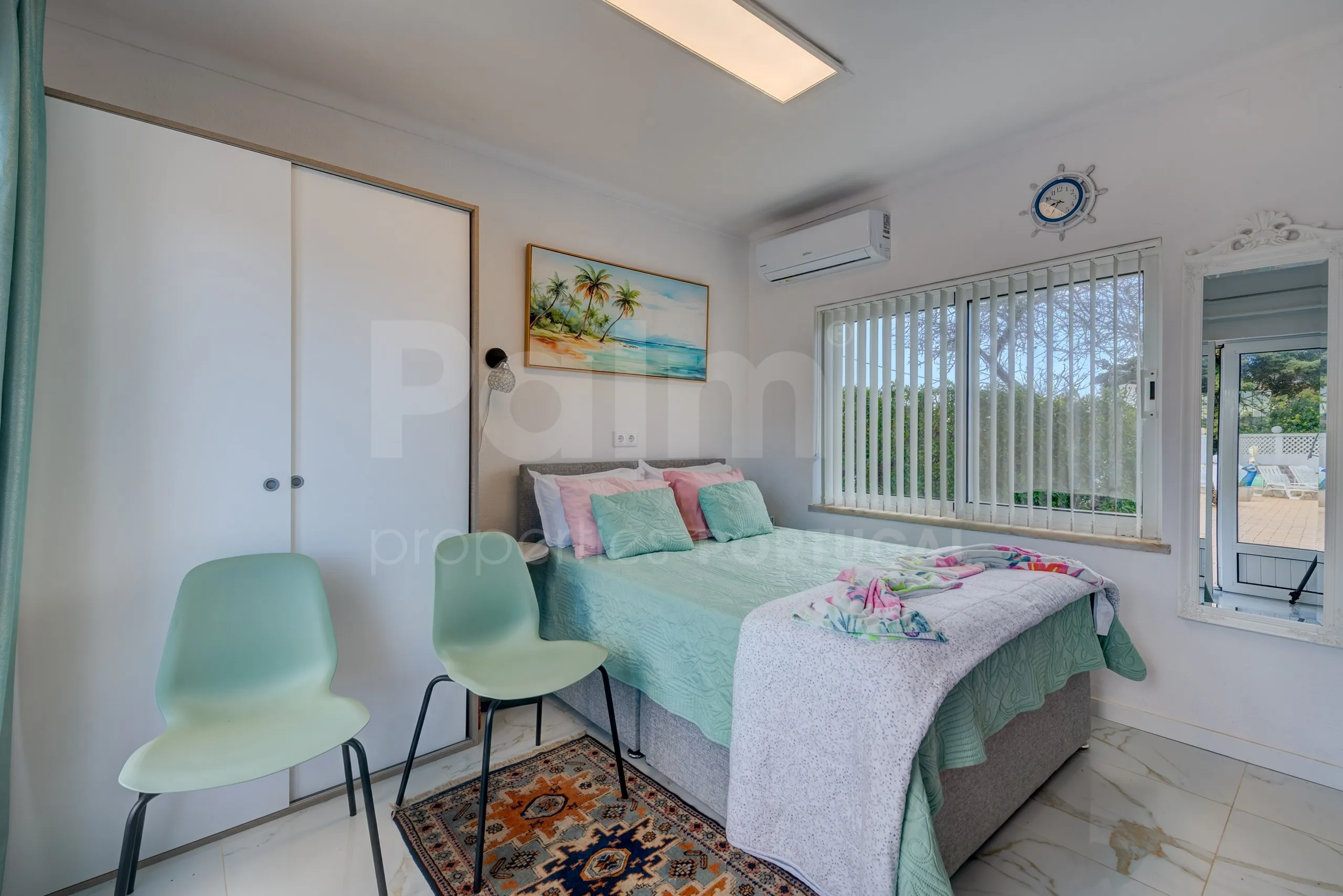 Lagoa Villa with Pool and Garden: Spacious 6-Bedroom Coastal Retreat - View image 39 of 70