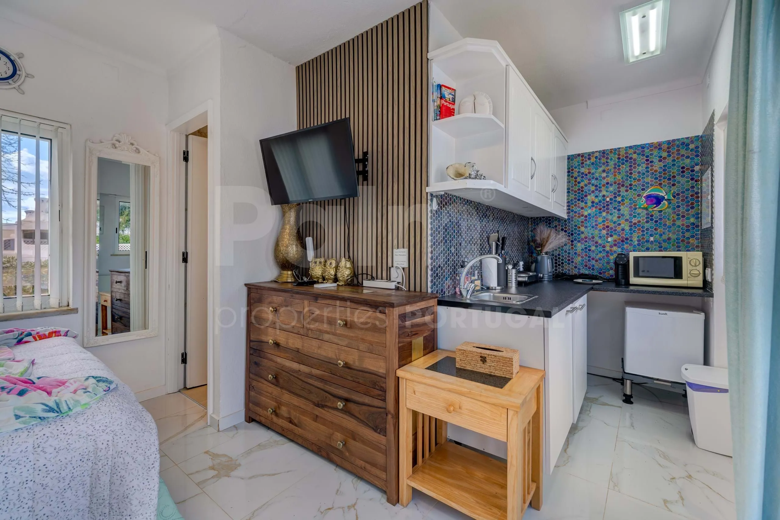 Lagoa Villa with Pool and Garden: Spacious 6-Bedroom Coastal Retreat - View image 40 of 70