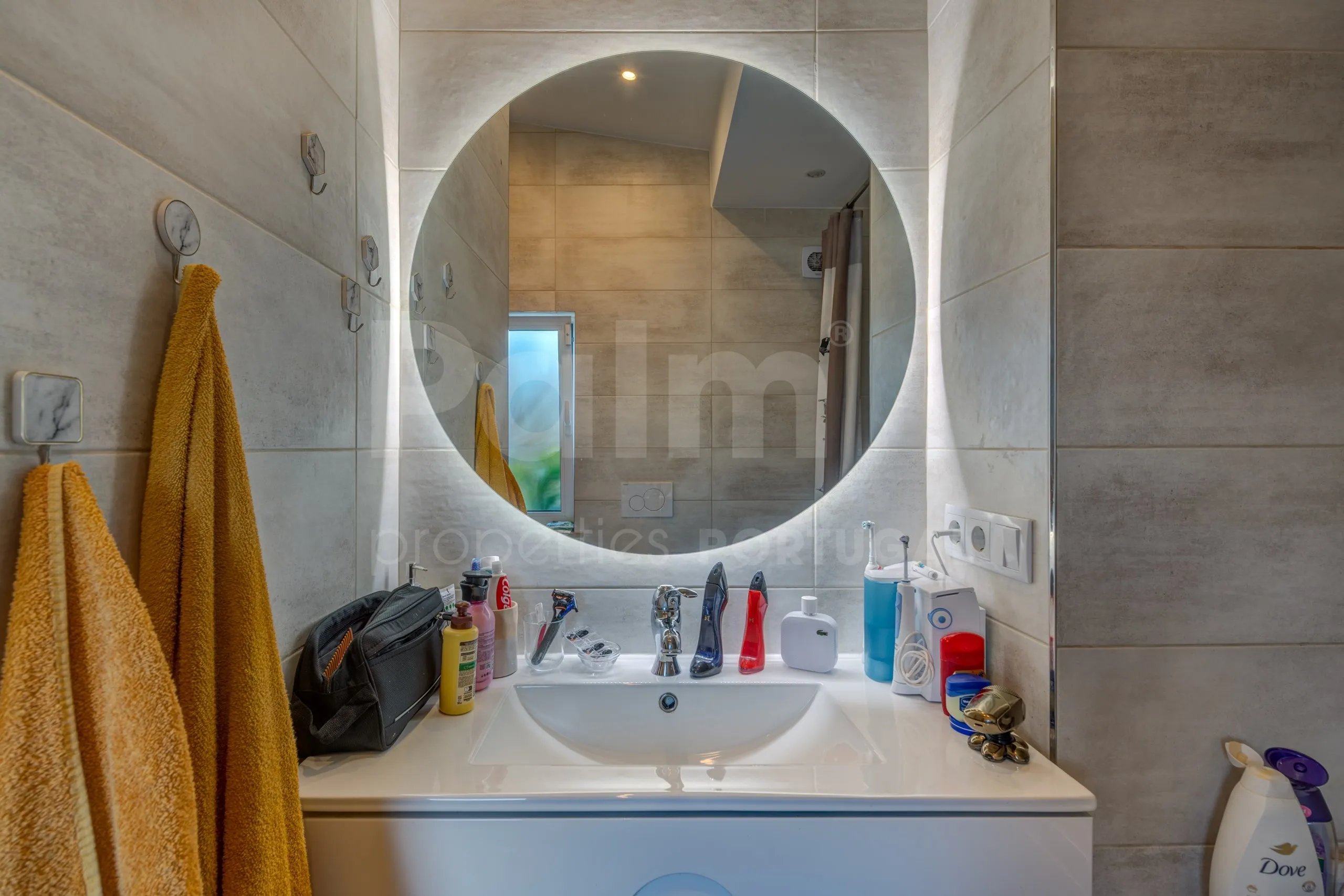 Lagoa Villa with Pool and Garden: Spacious 6-Bedroom Coastal Retreat - View image 44 of 70