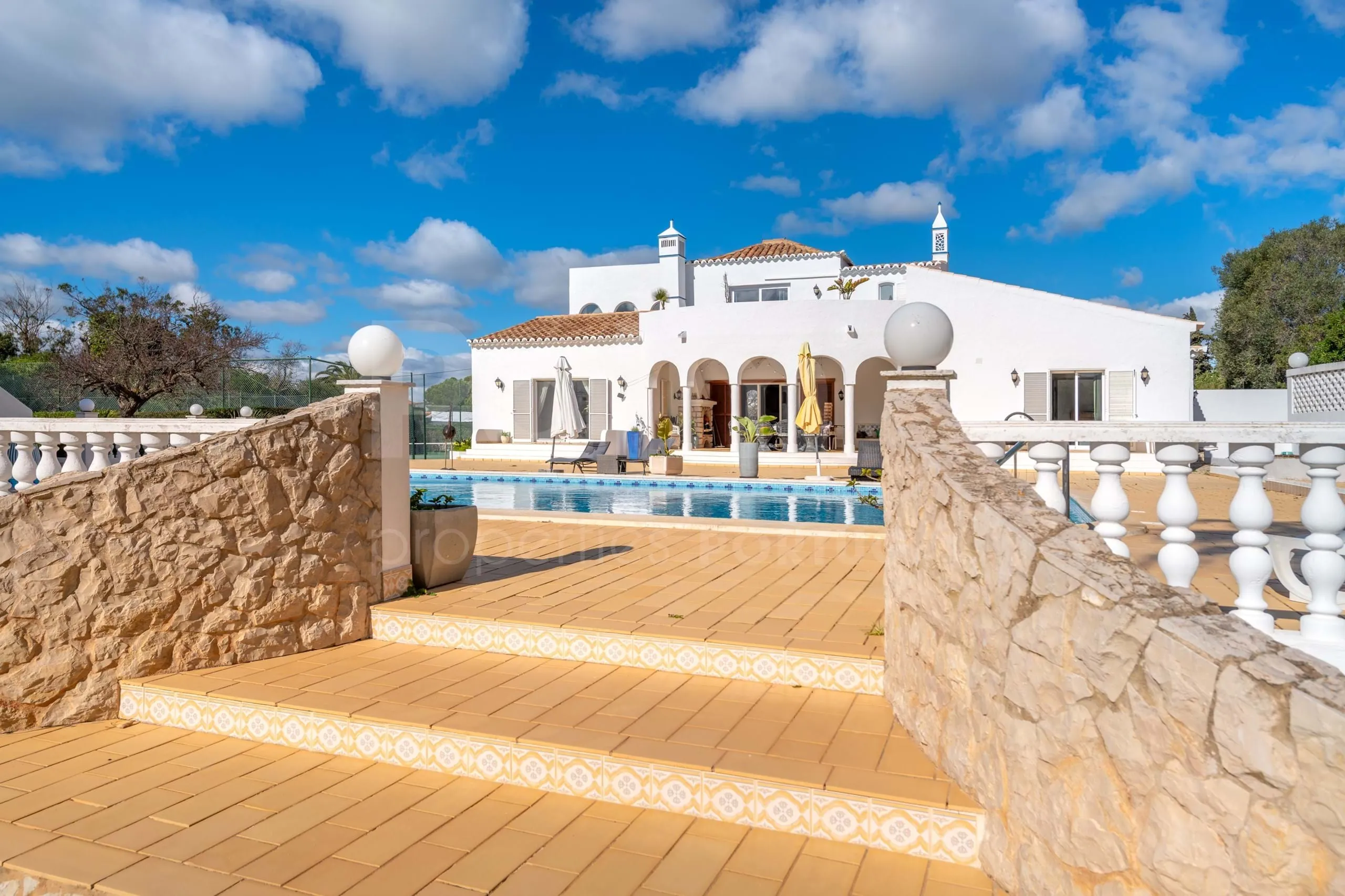 Lagoa Villa with Pool and Garden: Spacious 6-Bedroom Coastal Retreat - View image 45 of 70