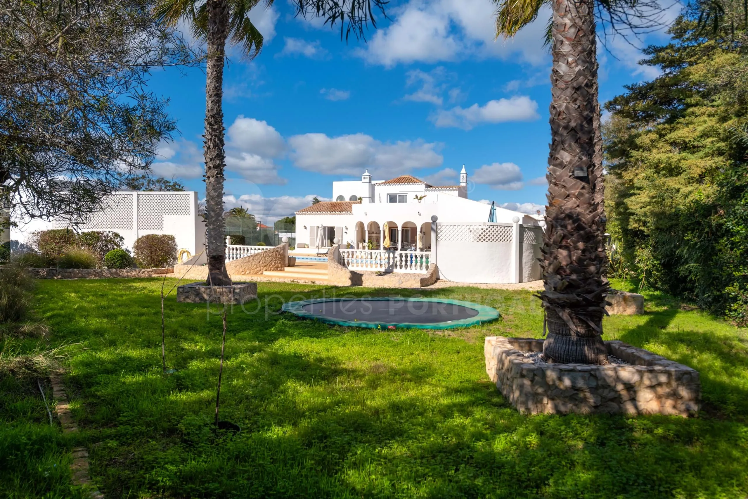 Lagoa Villa with Pool and Garden: Spacious 6-Bedroom Coastal Retreat - View image 46 of 70