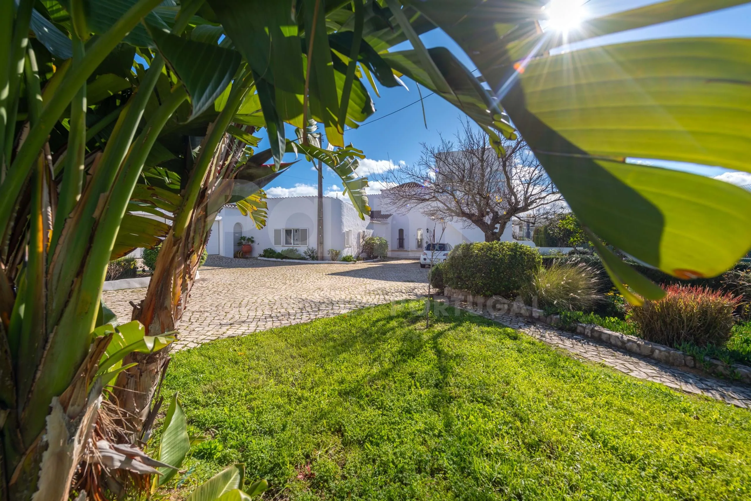 Lagoa Villa with Pool and Garden: Spacious 6-Bedroom Coastal Retreat - View image 49 of 70