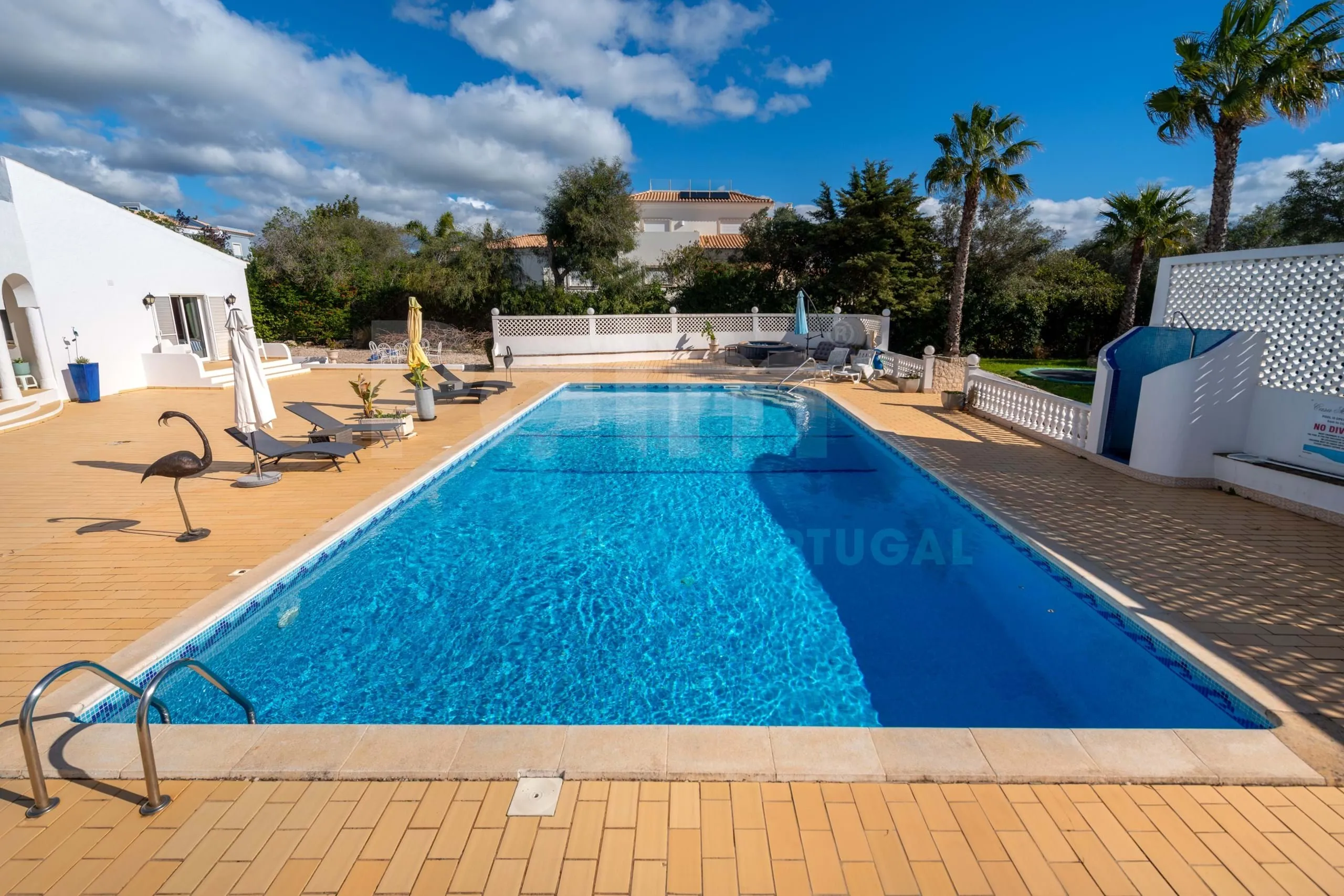 Lagoa Villa with Pool and Garden: Spacious 6-Bedroom Coastal Retreat - View image 55 of 70