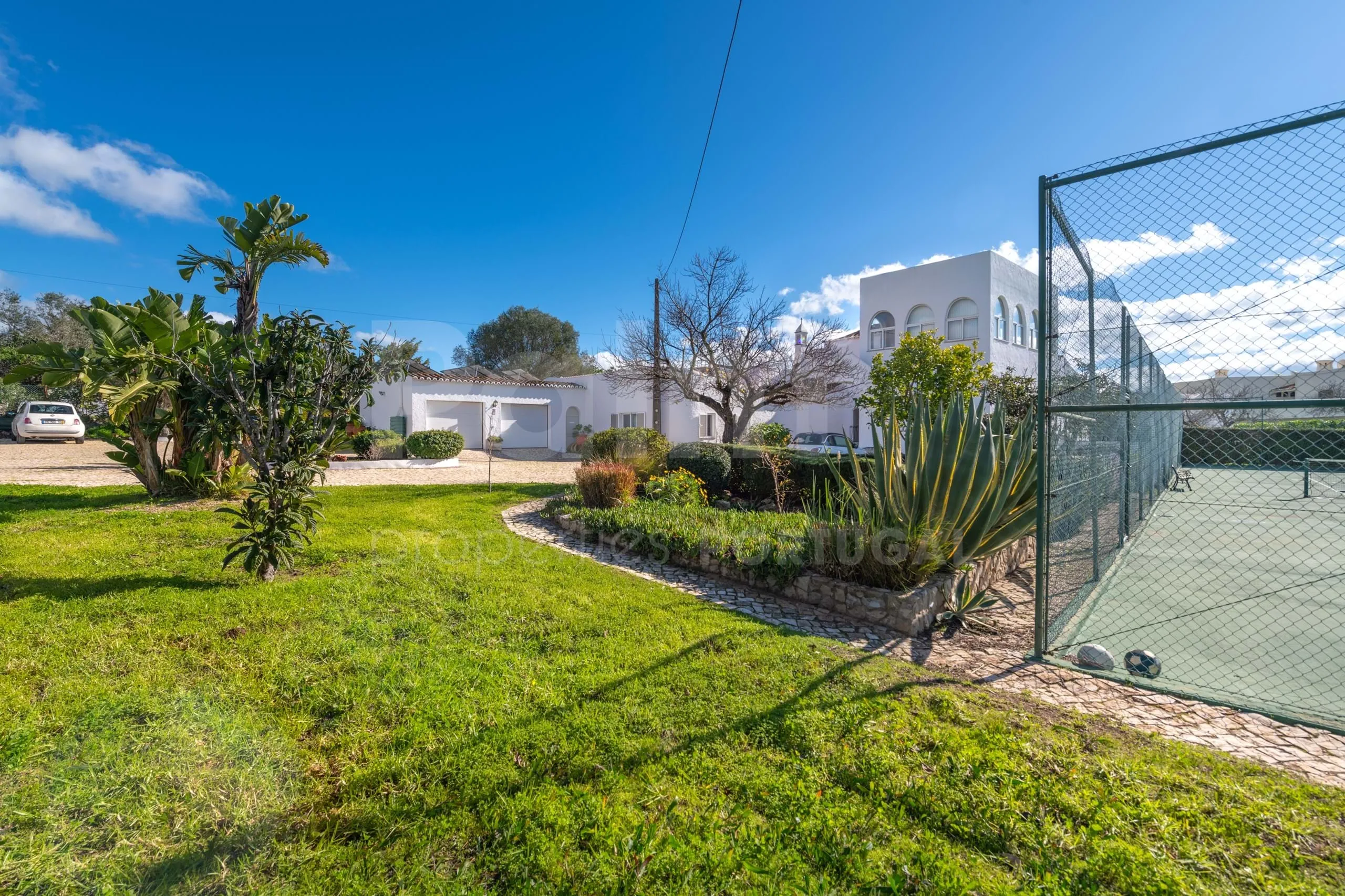 Lagoa Villa with Pool and Garden: Spacious 6-Bedroom Coastal Retreat - View image 59 of 70