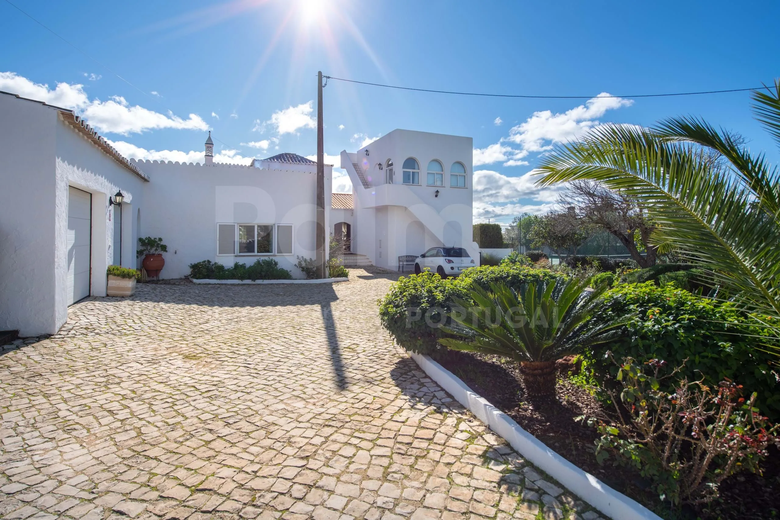 Lagoa Villa with Pool and Garden: Spacious 6-Bedroom Coastal Retreat - View image 60 of 70