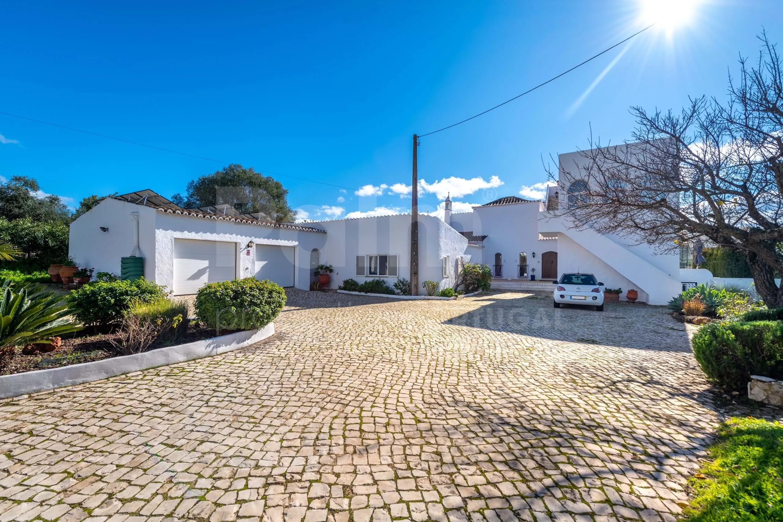 Lagoa Villa with Pool and Garden: Spacious 6-Bedroom Coastal Retreat - View image 61 of 70