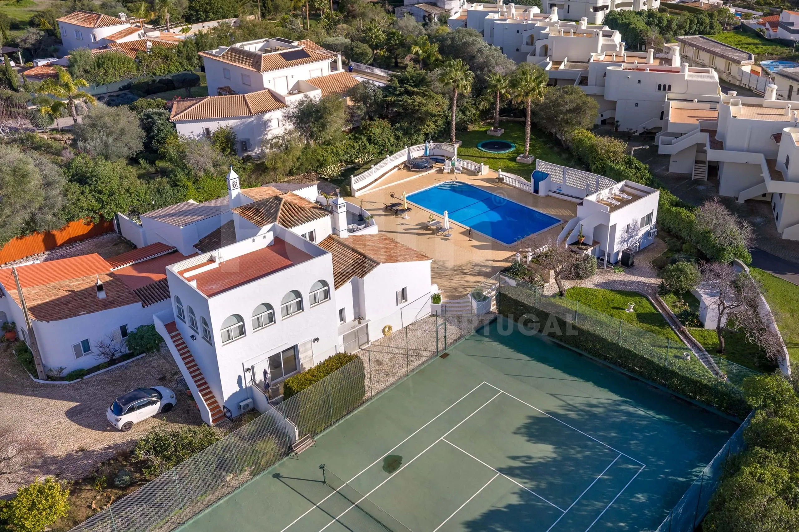 Lagoa Villa with Pool and Garden: Spacious 6-Bedroom Coastal Retreat - View image 63 of 70