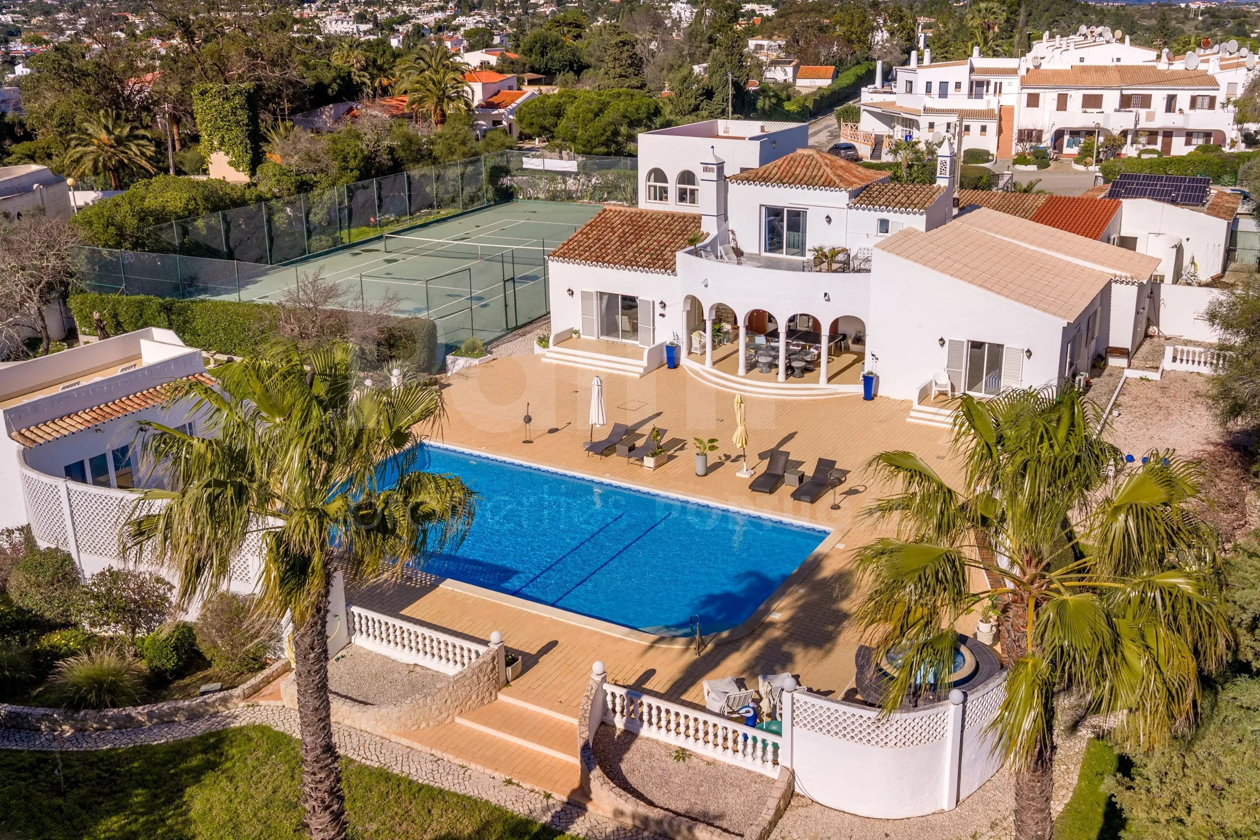 Lagoa Villa with Pool and Garden: Spacious 6-Bedroom Coastal Retreat - View image 64 of 70