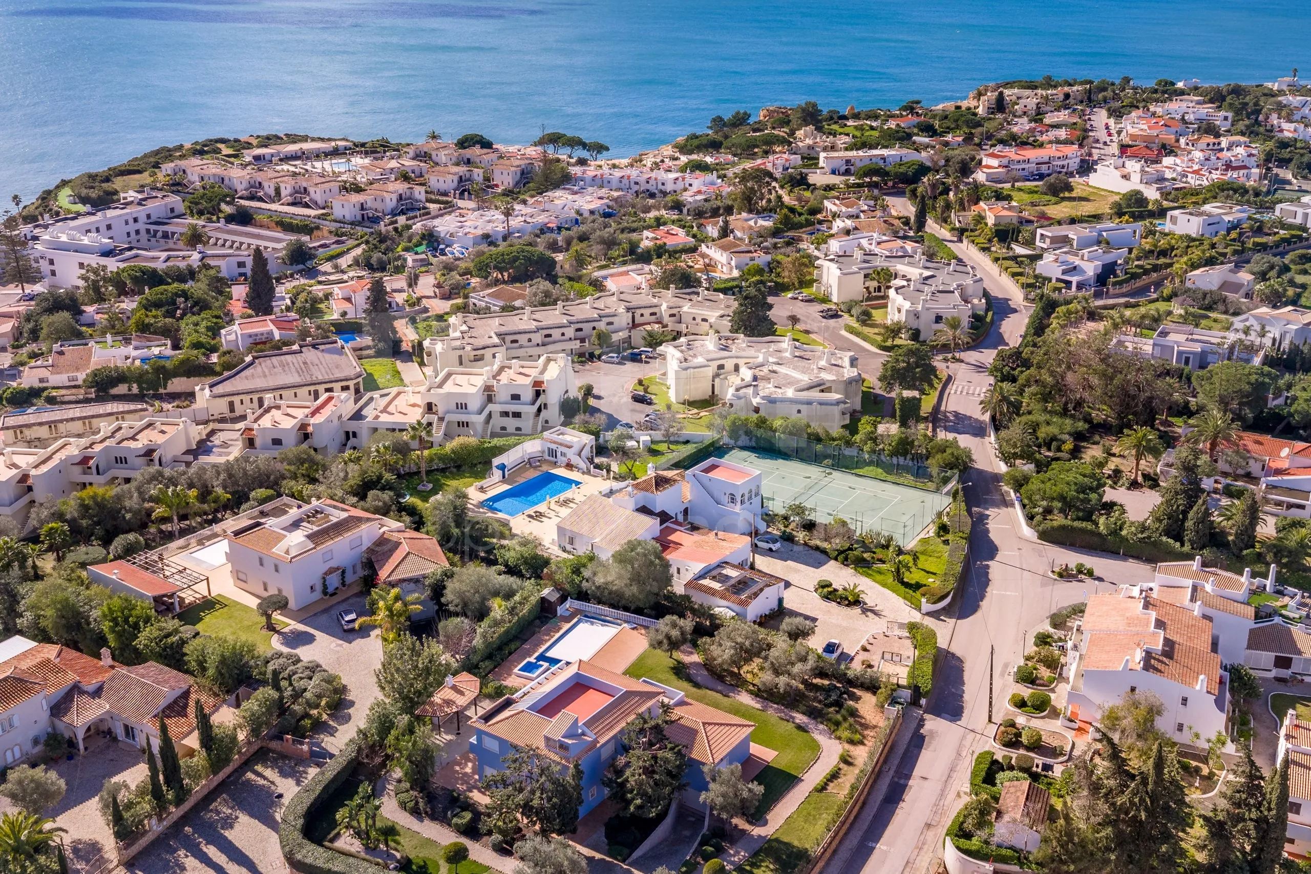 Lagoa Villa with Pool and Garden: Spacious 6-Bedroom Coastal Retreat - View image 70 of 70