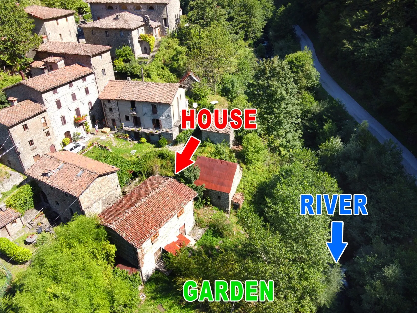 Affordable Two-Bedroom House with Garden in Historic Castiglione di Garfagnana - Image 3