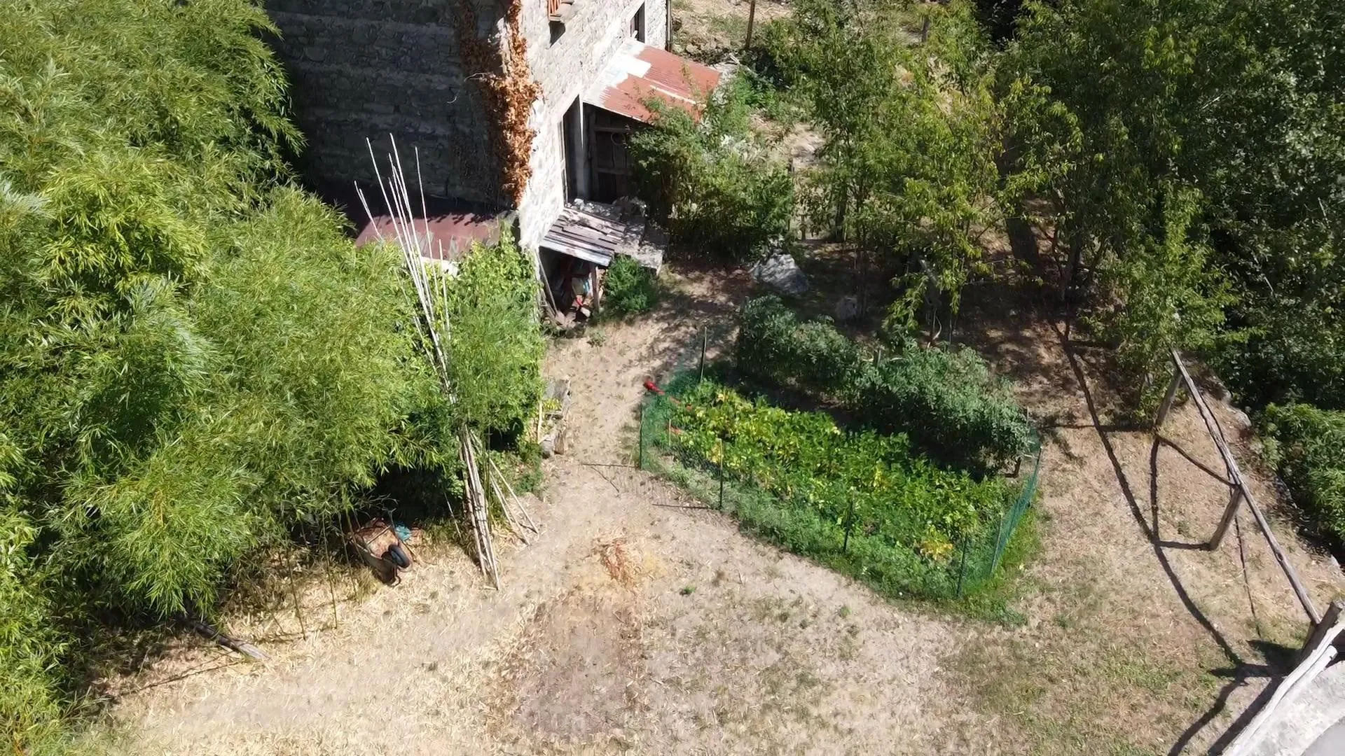 Affordable Two-Bedroom House with Garden in Historic Castiglione di Garfagnana - Image 5