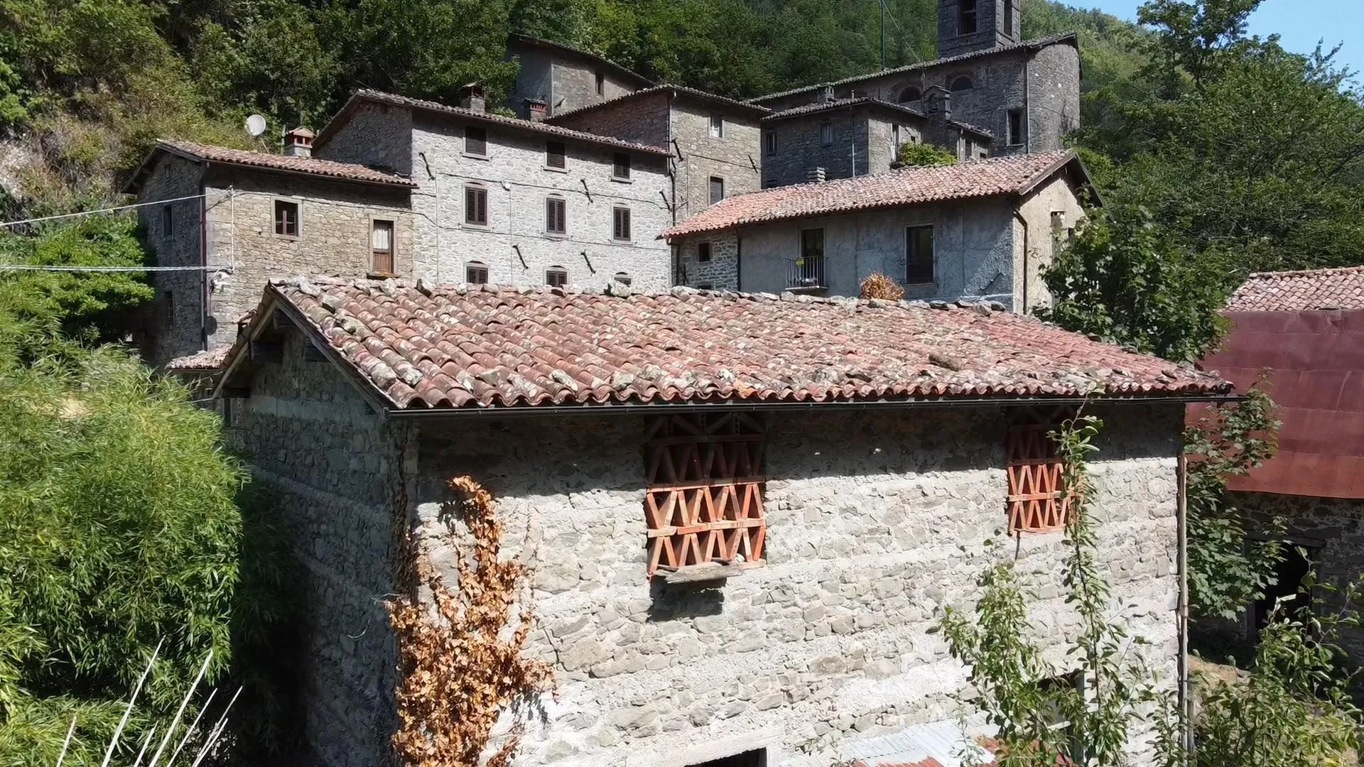 Affordable Two-Bedroom House with Garden in Historic Castiglione di Garfagnana - View image 7 of 18