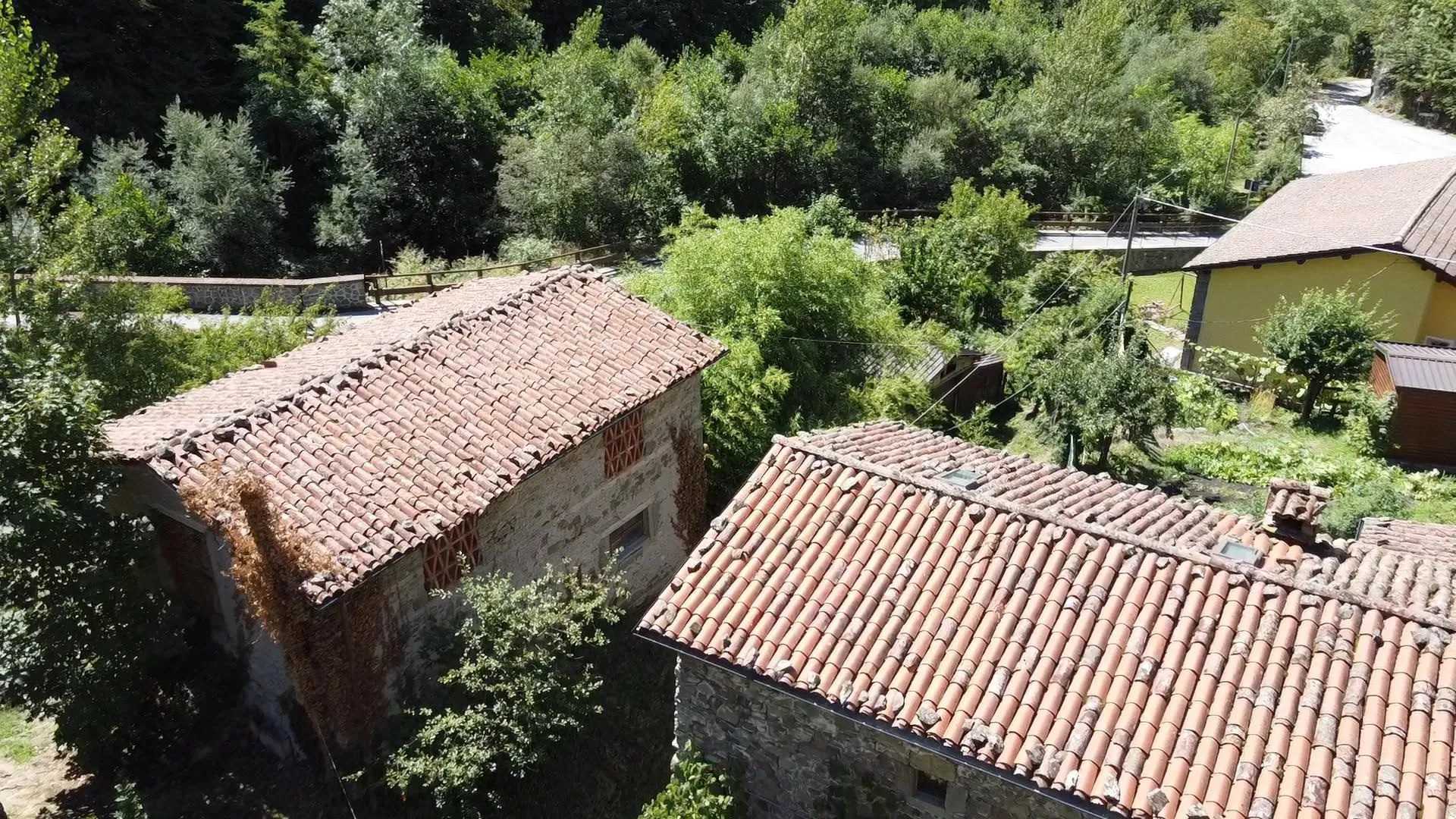 Affordable Two-Bedroom House with Garden in Historic Castiglione di Garfagnana - View image 10 of 18