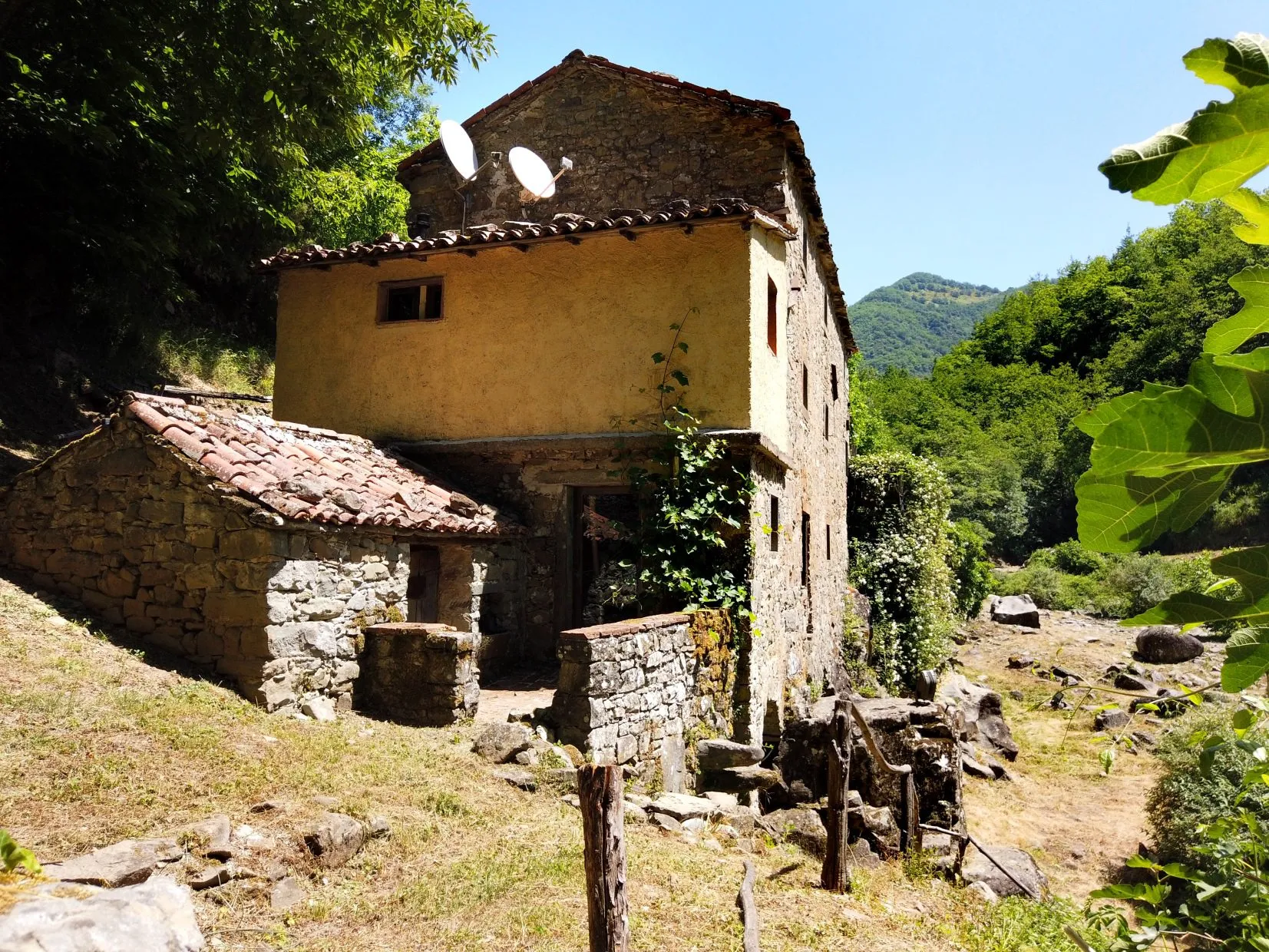 Historic Five-Bedroom Stone Mill with Pool in Garfagnana, Tuscany - Image 1