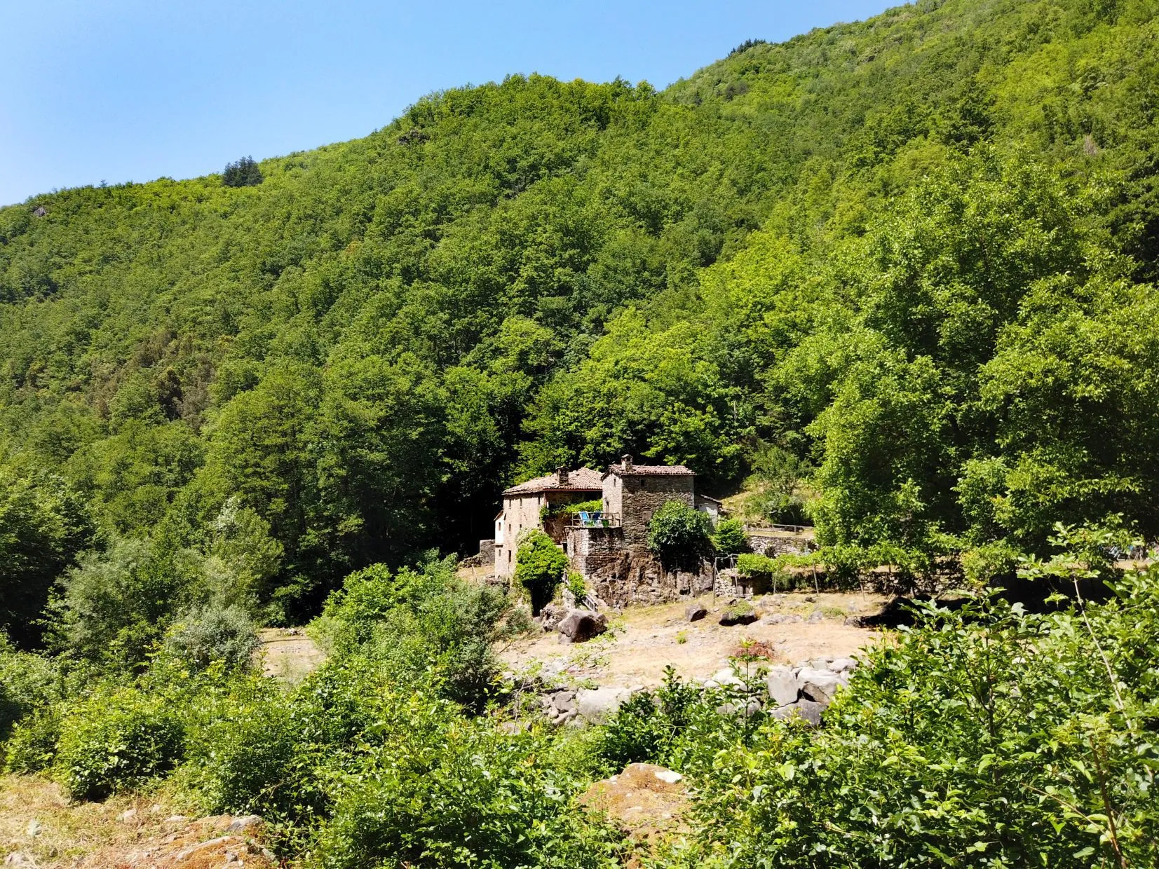 Historic Five-Bedroom Stone Mill with Pool in Garfagnana, Tuscany - Image 4