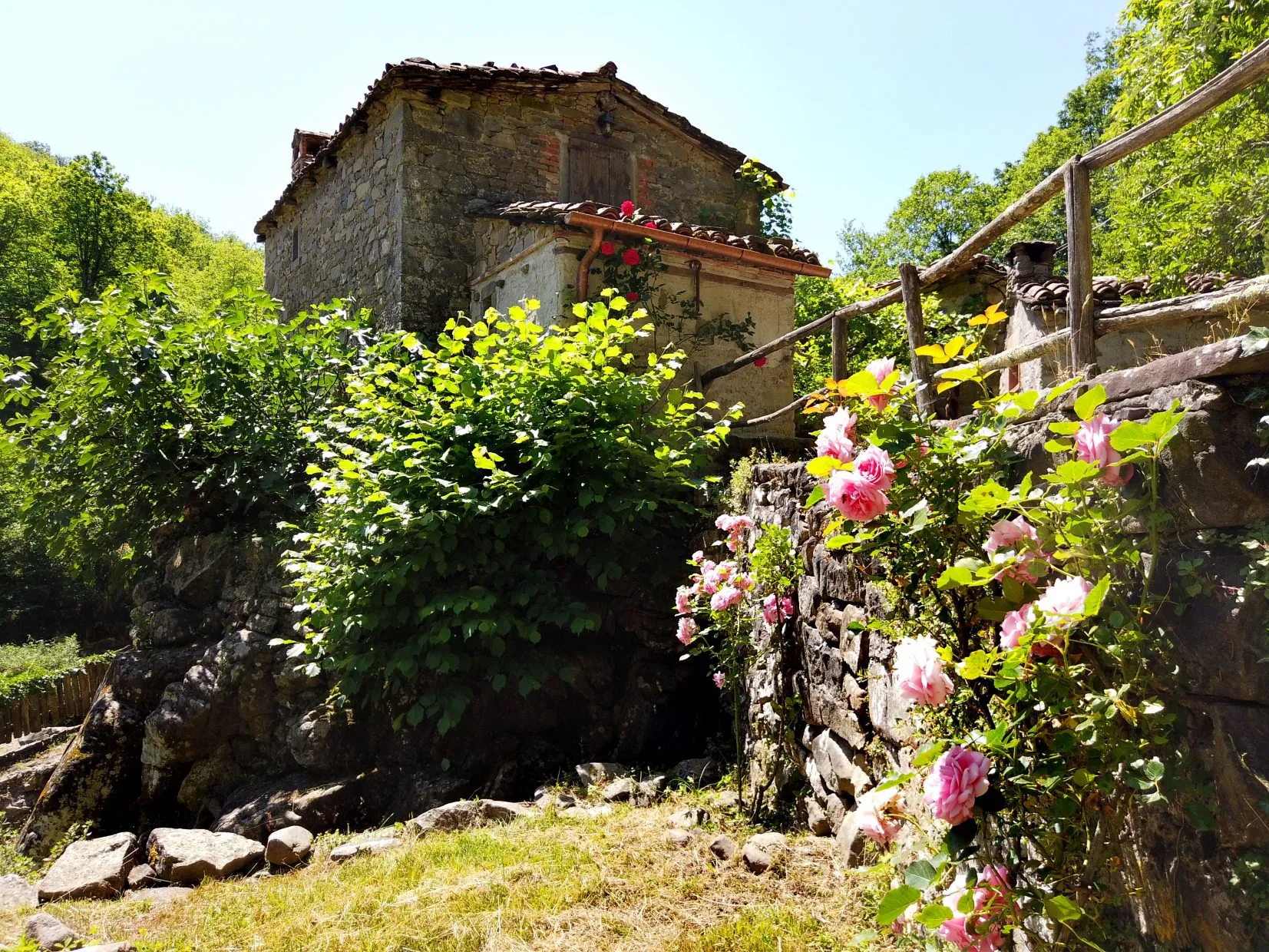 Historic Five-Bedroom Stone Mill with Pool in Garfagnana, Tuscany - Image 5