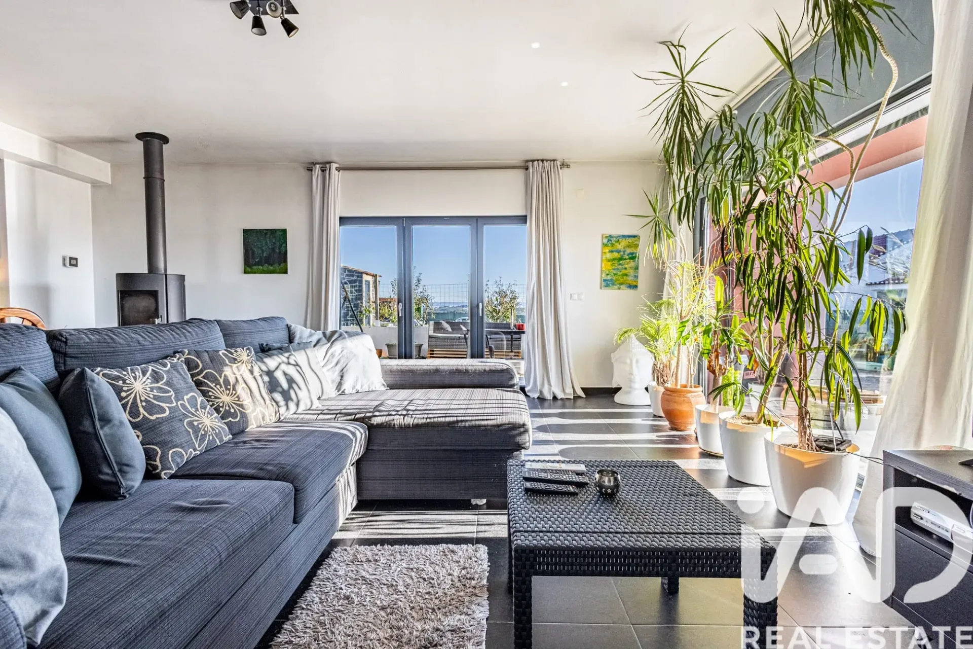 Contemporary 2-Bedroom House with Expansive Garden in Lourinhã, Portugal - Image 1