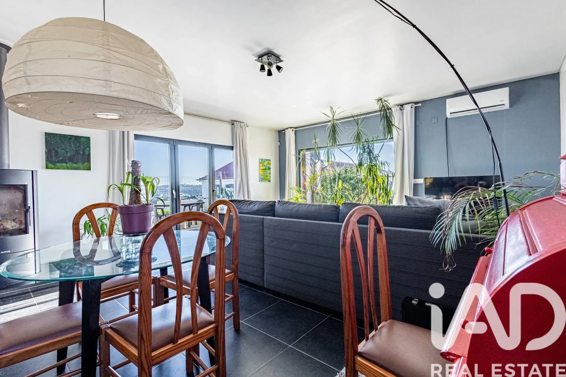 Contemporary 2-Bedroom House with Expansive Garden in Lourinhã, Portugal - Image 2