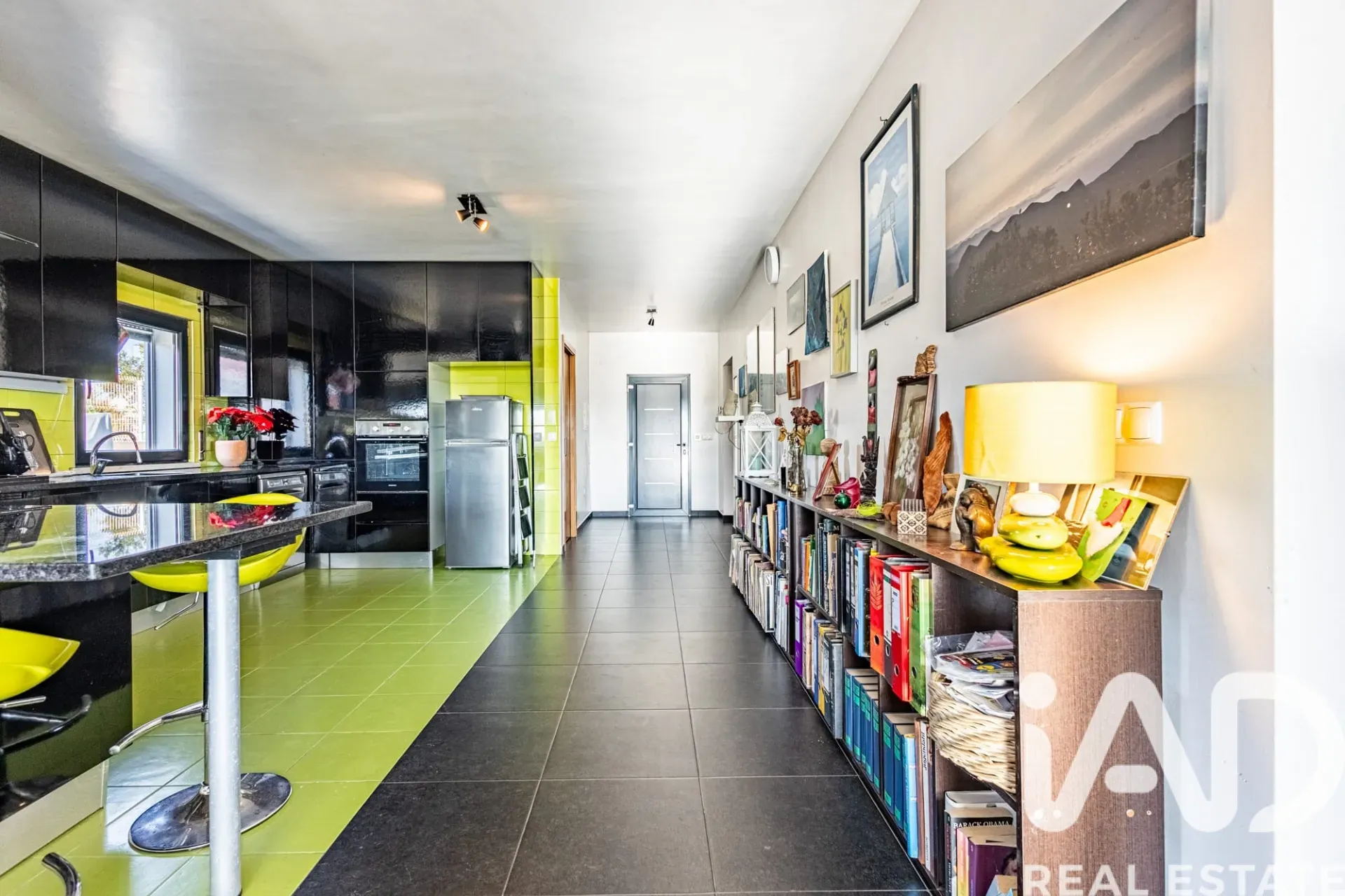 Contemporary 2-Bedroom House with Expansive Garden in Lourinhã, Portugal - Image 4