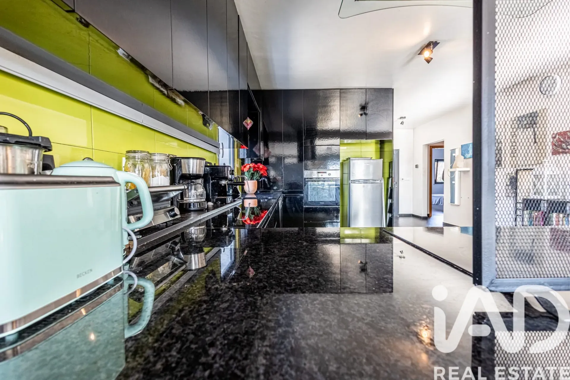 Contemporary 2-Bedroom House with Expansive Garden in Lourinhã, Portugal - Image 5