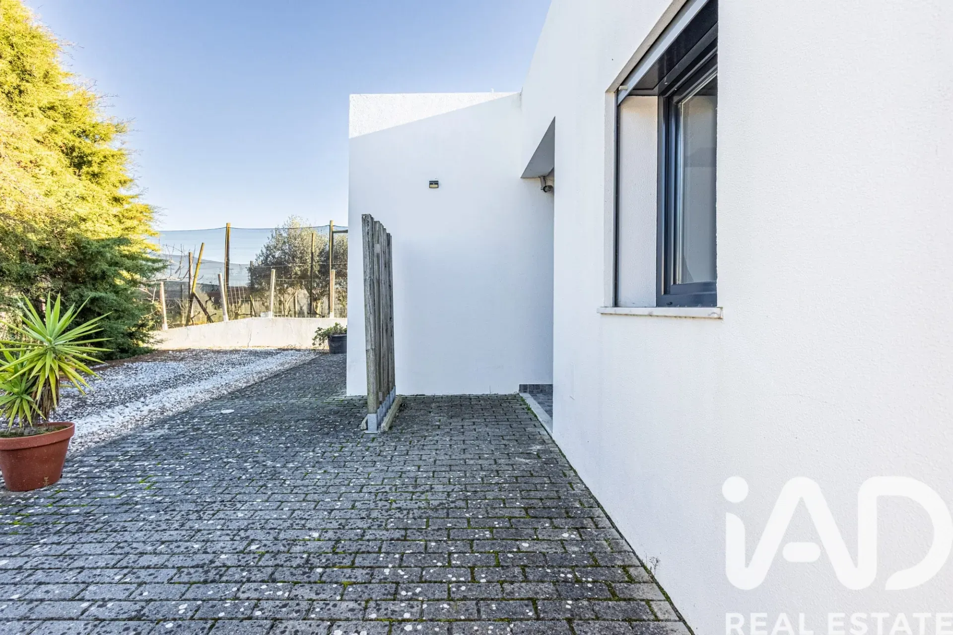 Contemporary 2-Bedroom House with Expansive Garden in Lourinhã, Portugal - View image 21 of 32