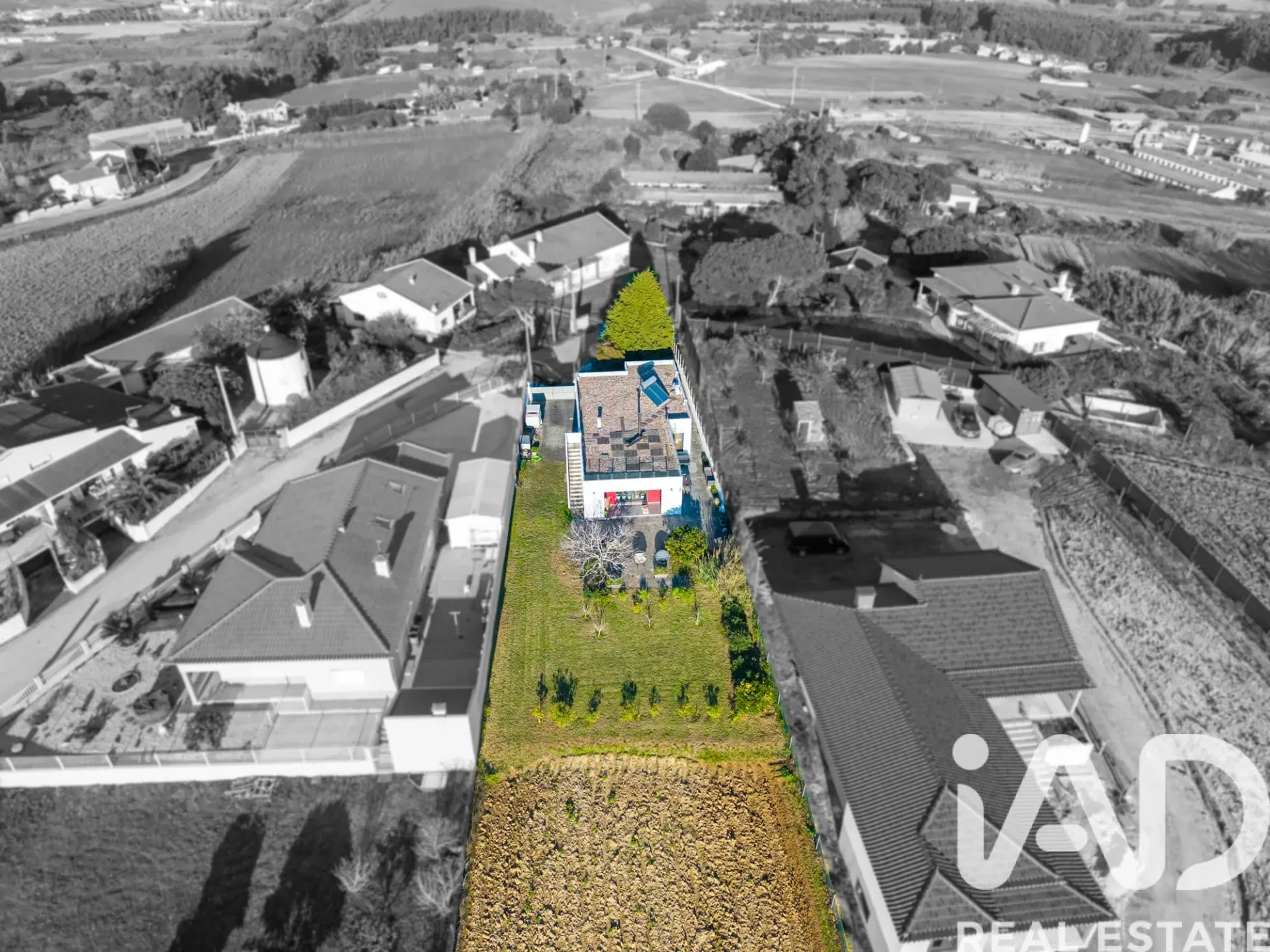 Contemporary 2-Bedroom House with Expansive Garden in Lourinhã, Portugal - View image 31 of 32